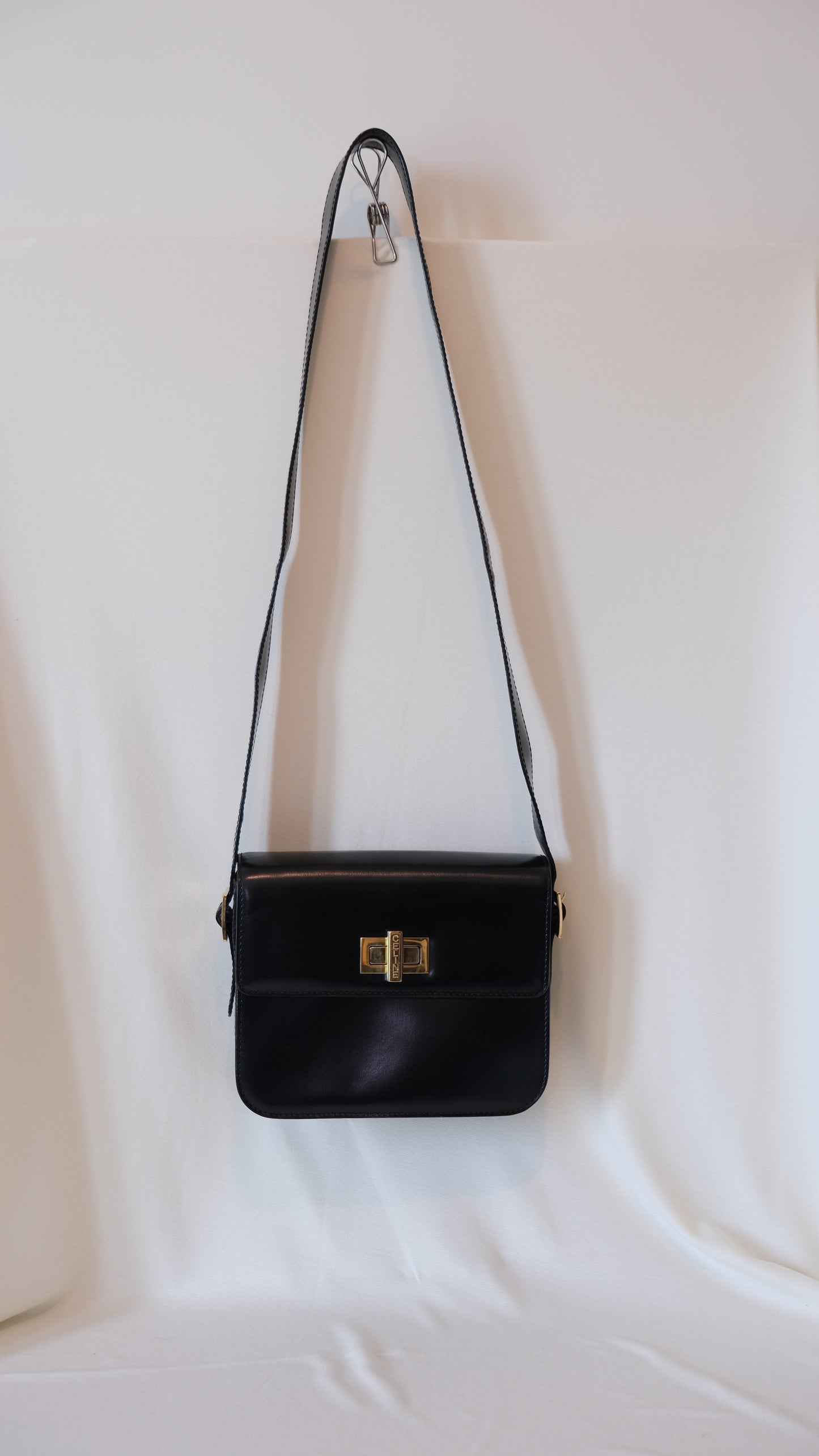 CELINE 罕有十字金扣黑色側背包