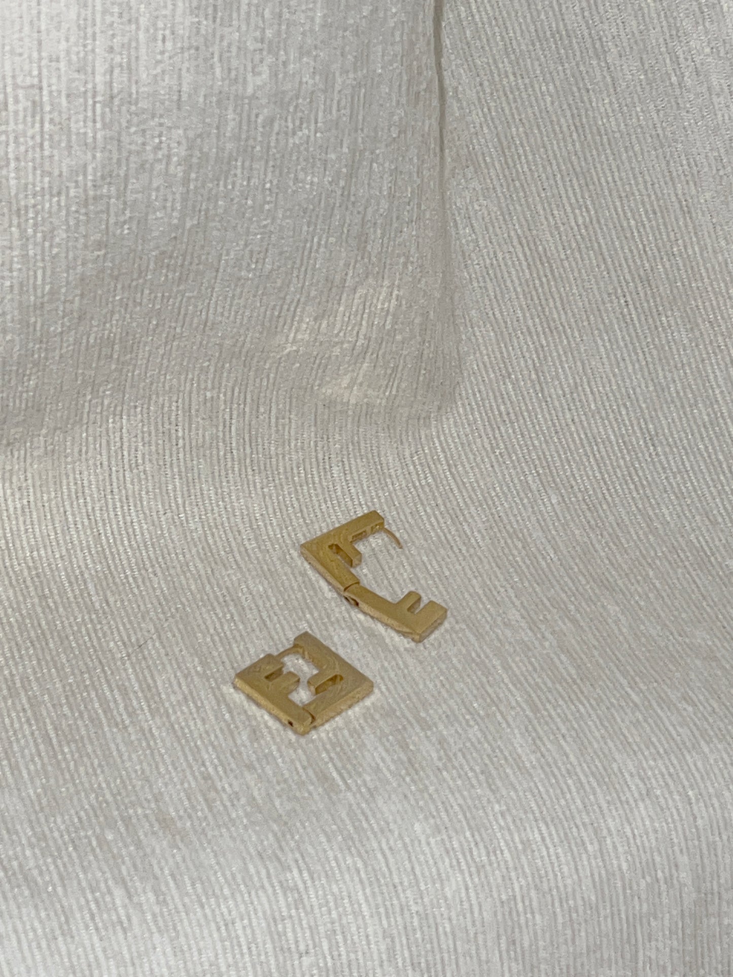 Fendi金色FF logo經典耳環 官網有售 Fendi金色FF 原裝包裝盒