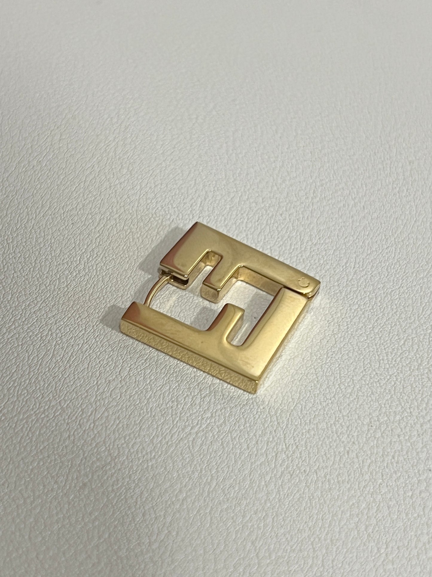 Fendi金色FF logo經典耳環 官網有售 Fendi金色FF 原裝包裝盒