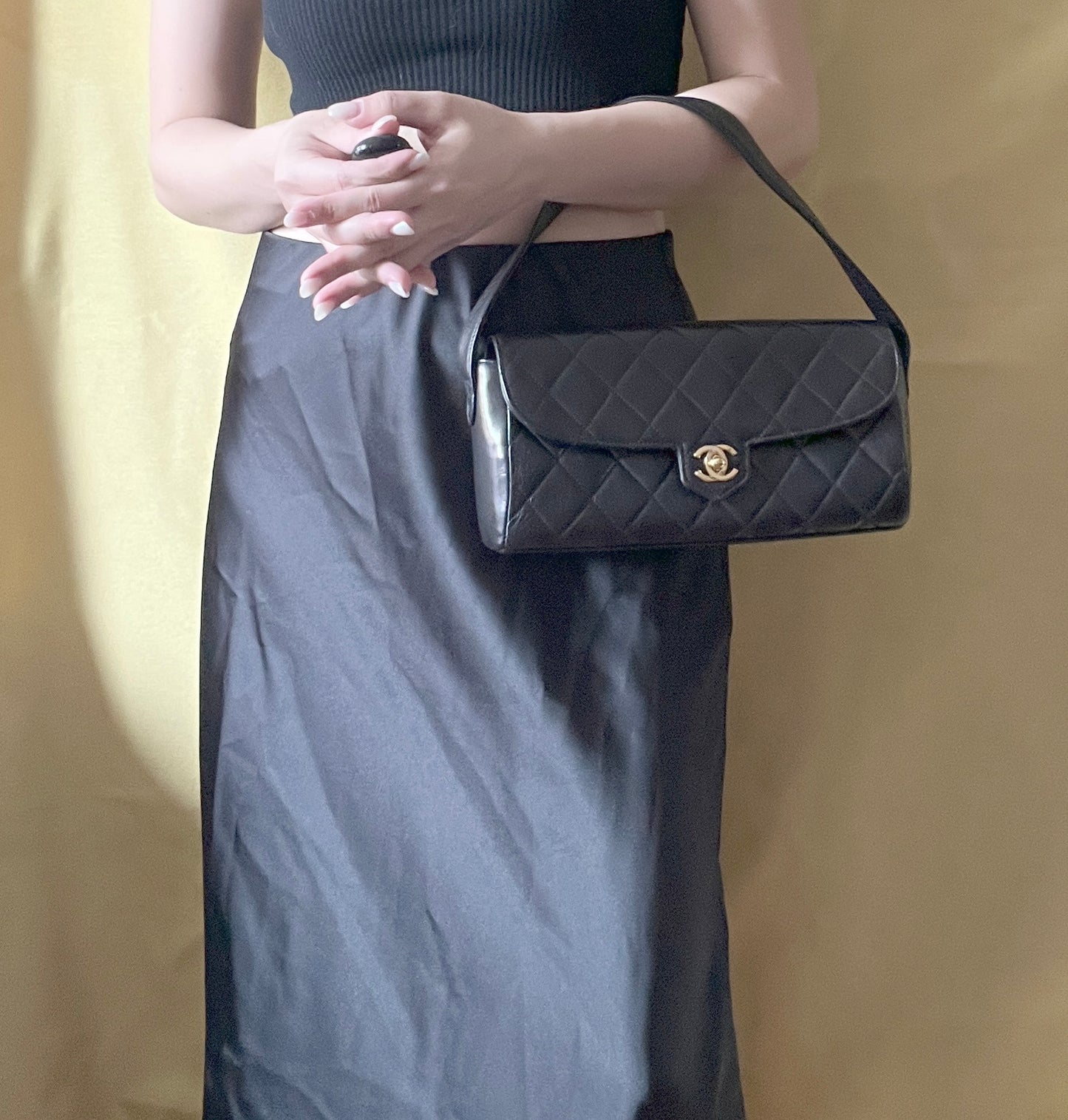 CHANEL VINTAGE FLAP BAG罕有蓋內有鏡黑色中古法棍包腋下手提袋