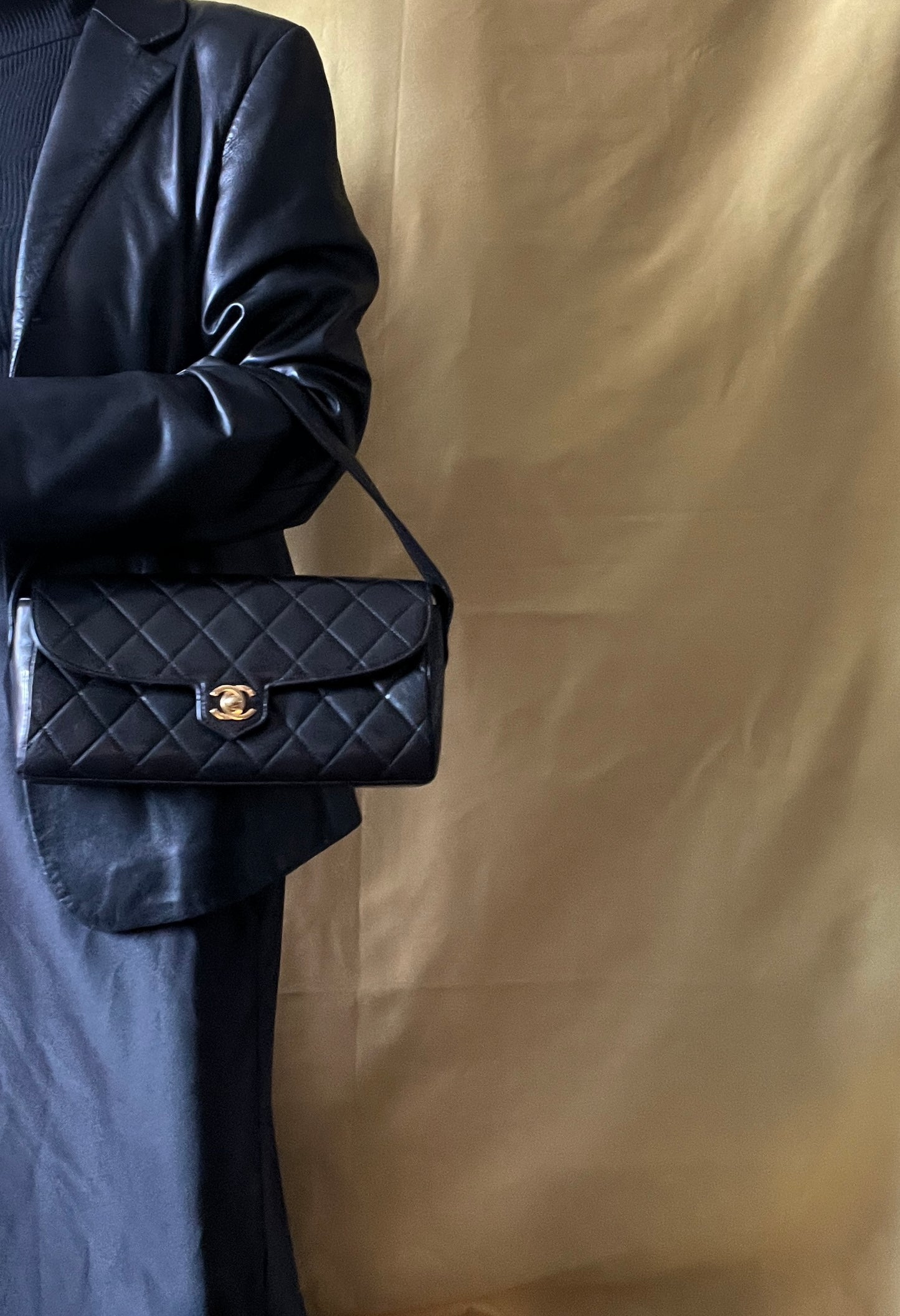 CHANEL VINTAGE FLAP BAG罕有蓋內有鏡黑色中古法棍包腋下手提袋