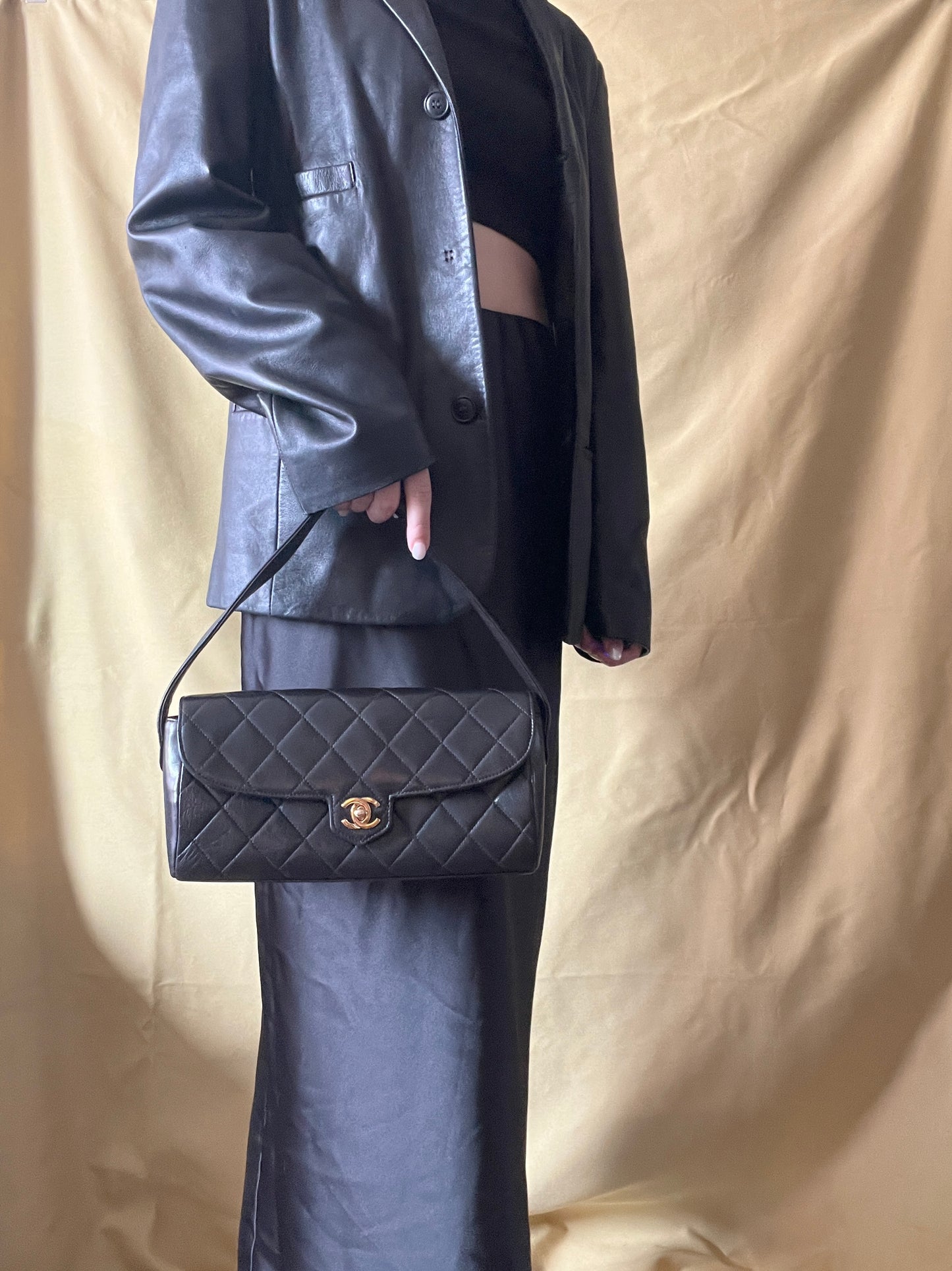 CHANEL VINTAGE FLAP BAG罕有蓋內有鏡黑色中古法棍包腋下手提袋