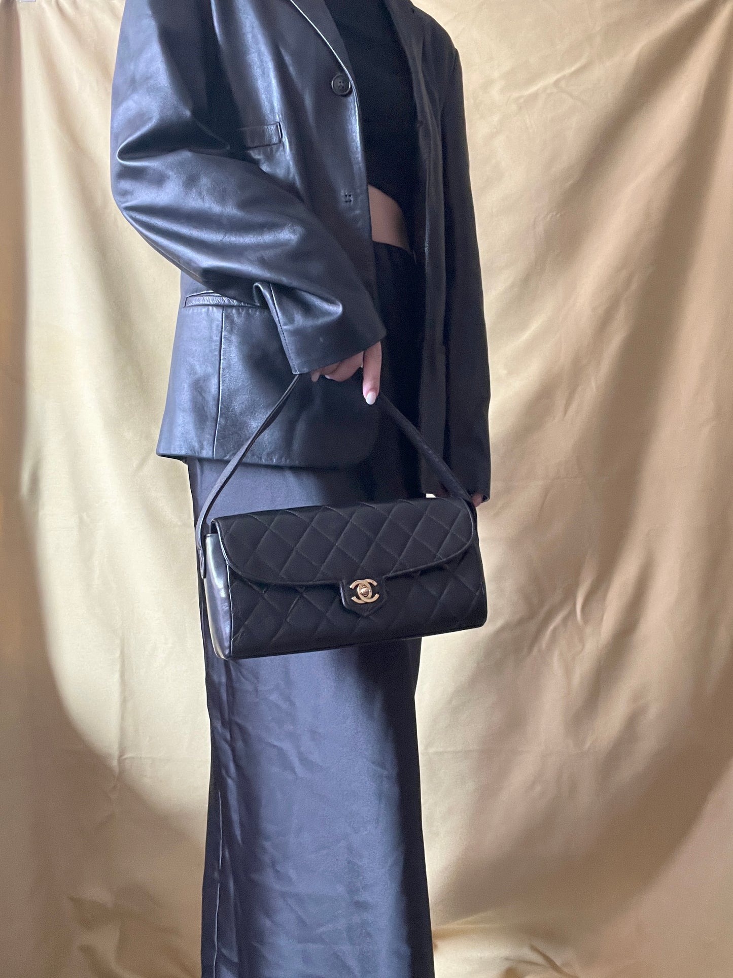 CHANEL VINTAGE FLAP BAG罕有蓋內有鏡黑色中古法棍包腋下手提袋