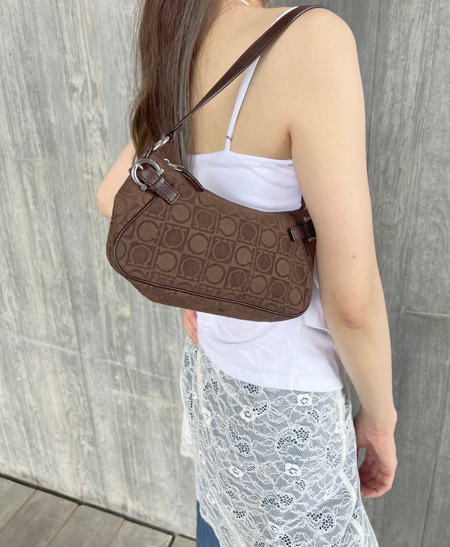 Ferragamo絕版啡色皮革肩帶馬蹄扣絨布腋下包