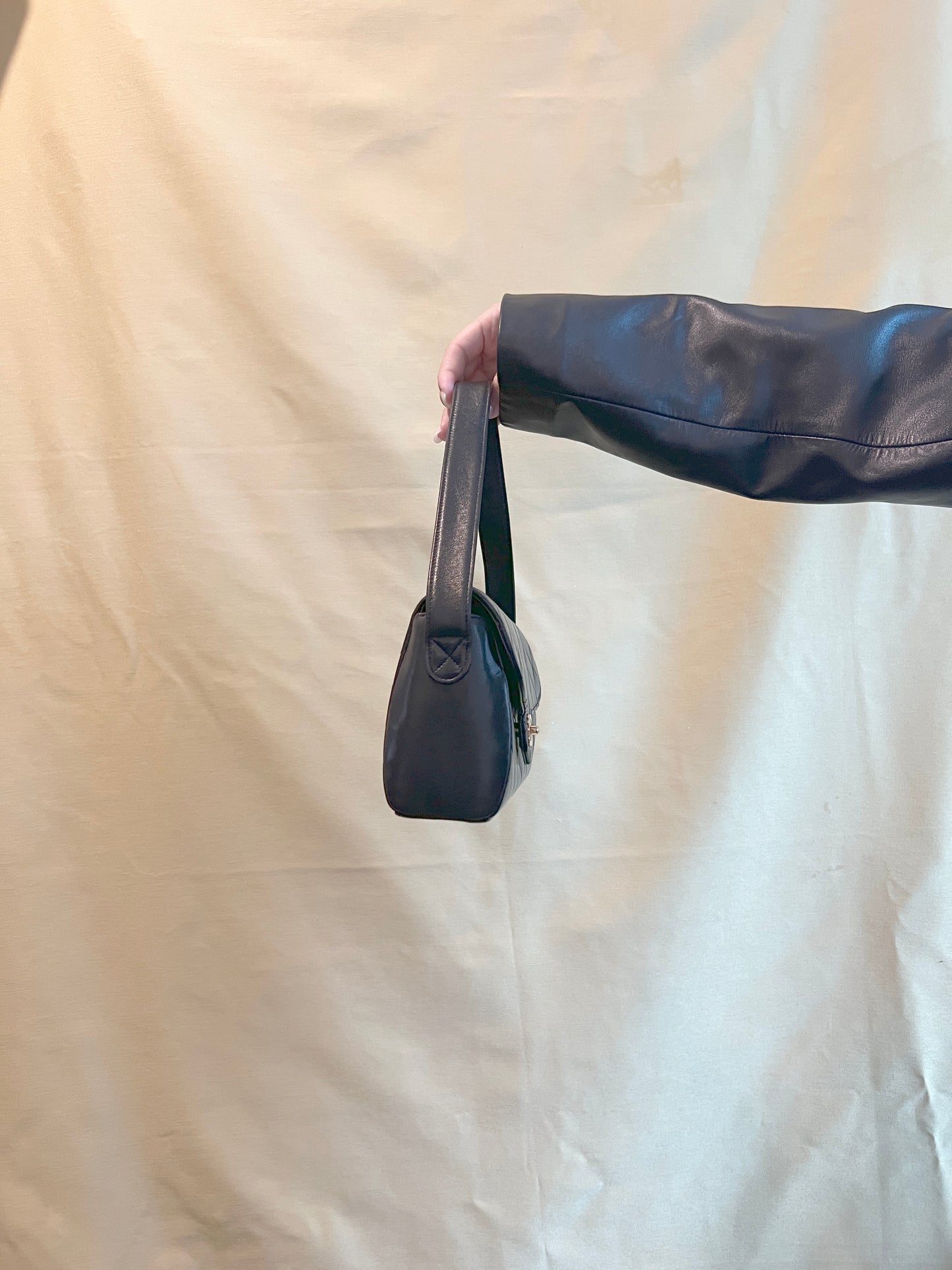 CHANEL VINTAGE FLAP BAG罕有蓋內有鏡黑色中古法棍包腋下手提袋