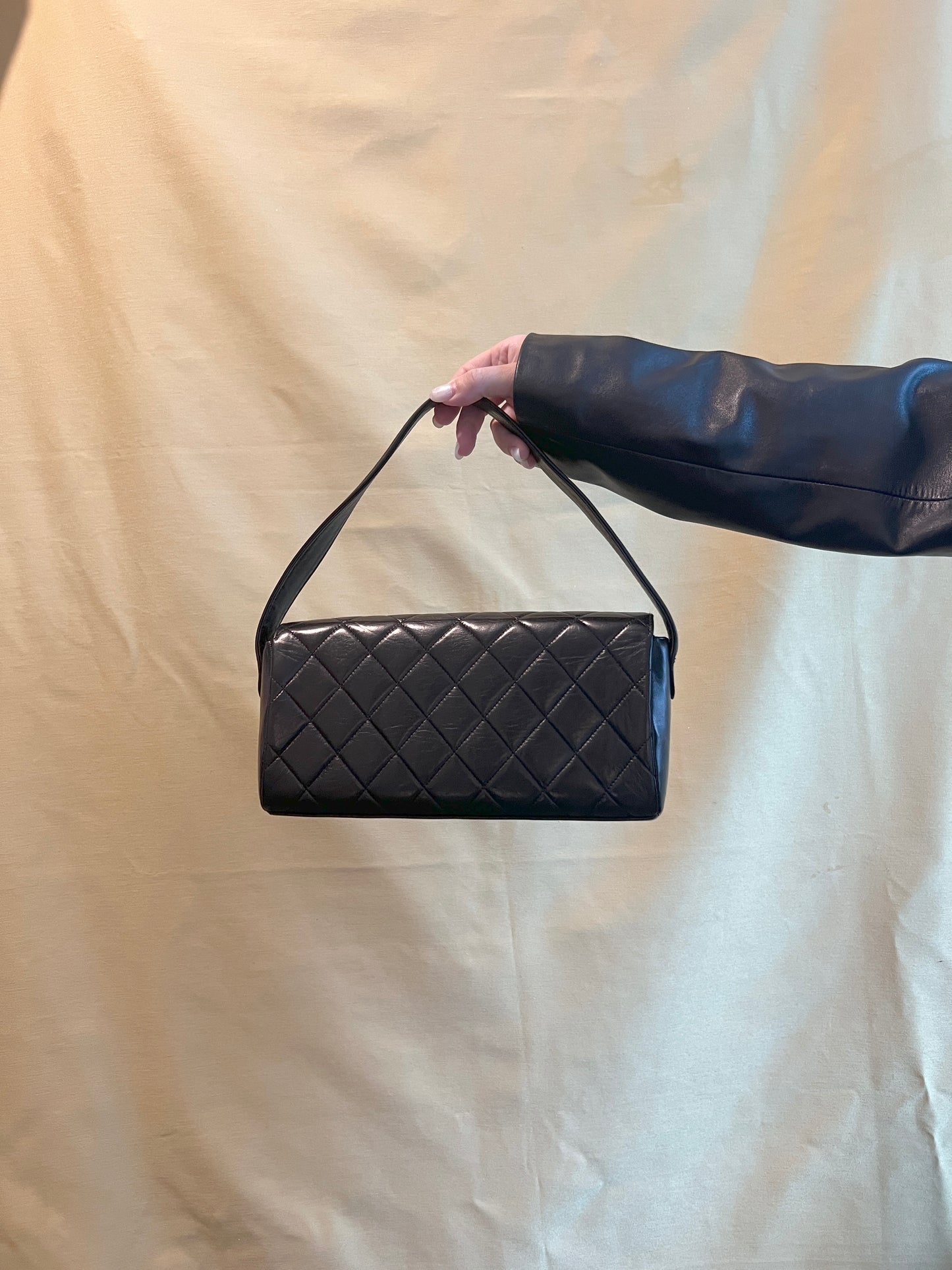 CHANEL VINTAGE FLAP BAG罕有蓋內有鏡黑色中古法棍包腋下手提袋