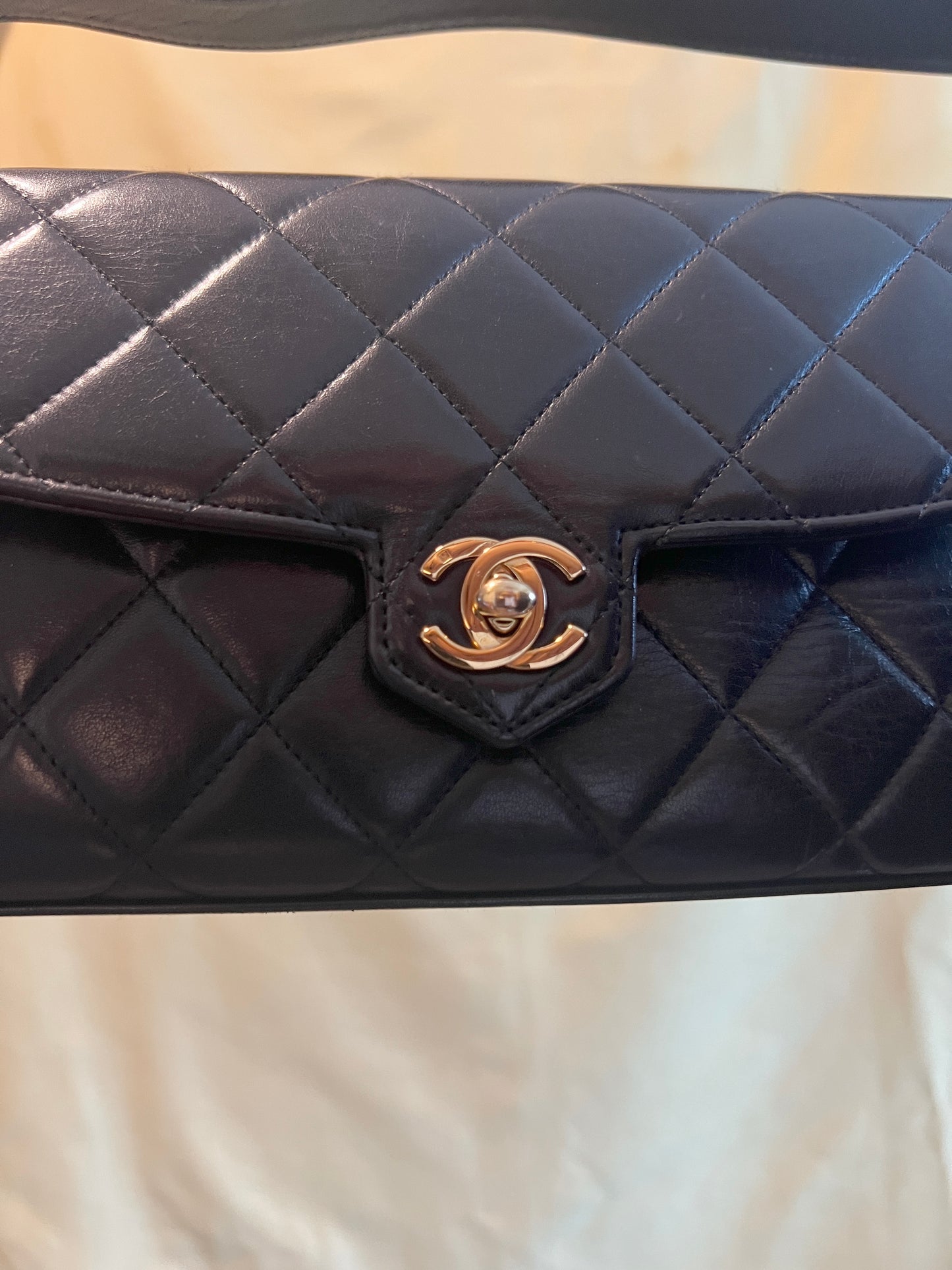 CHANEL VINTAGE FLAP BAG罕有蓋內有鏡黑色中古法棍包腋下手提袋