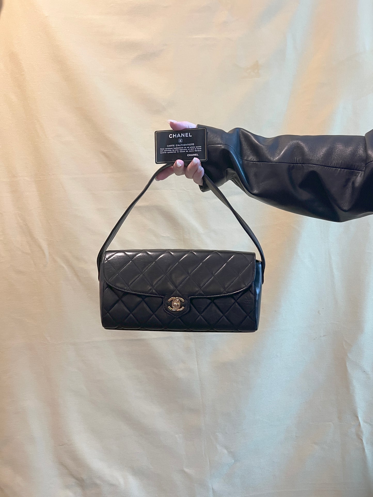 CHANEL VINTAGE FLAP BAG罕有蓋內有鏡黑色中古法棍包腋下手提袋