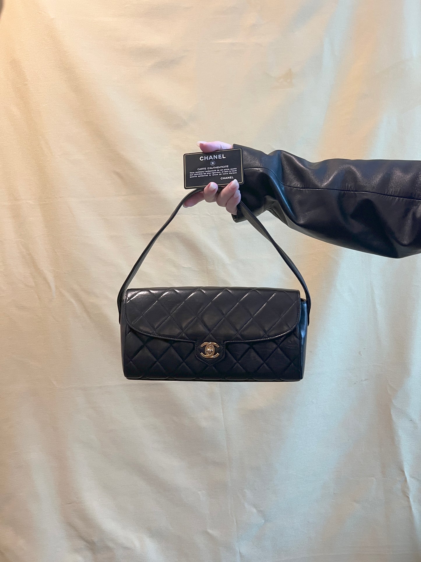 CHANEL VINTAGE FLAP BAG罕有蓋內有鏡黑色中古法棍包腋下手提袋