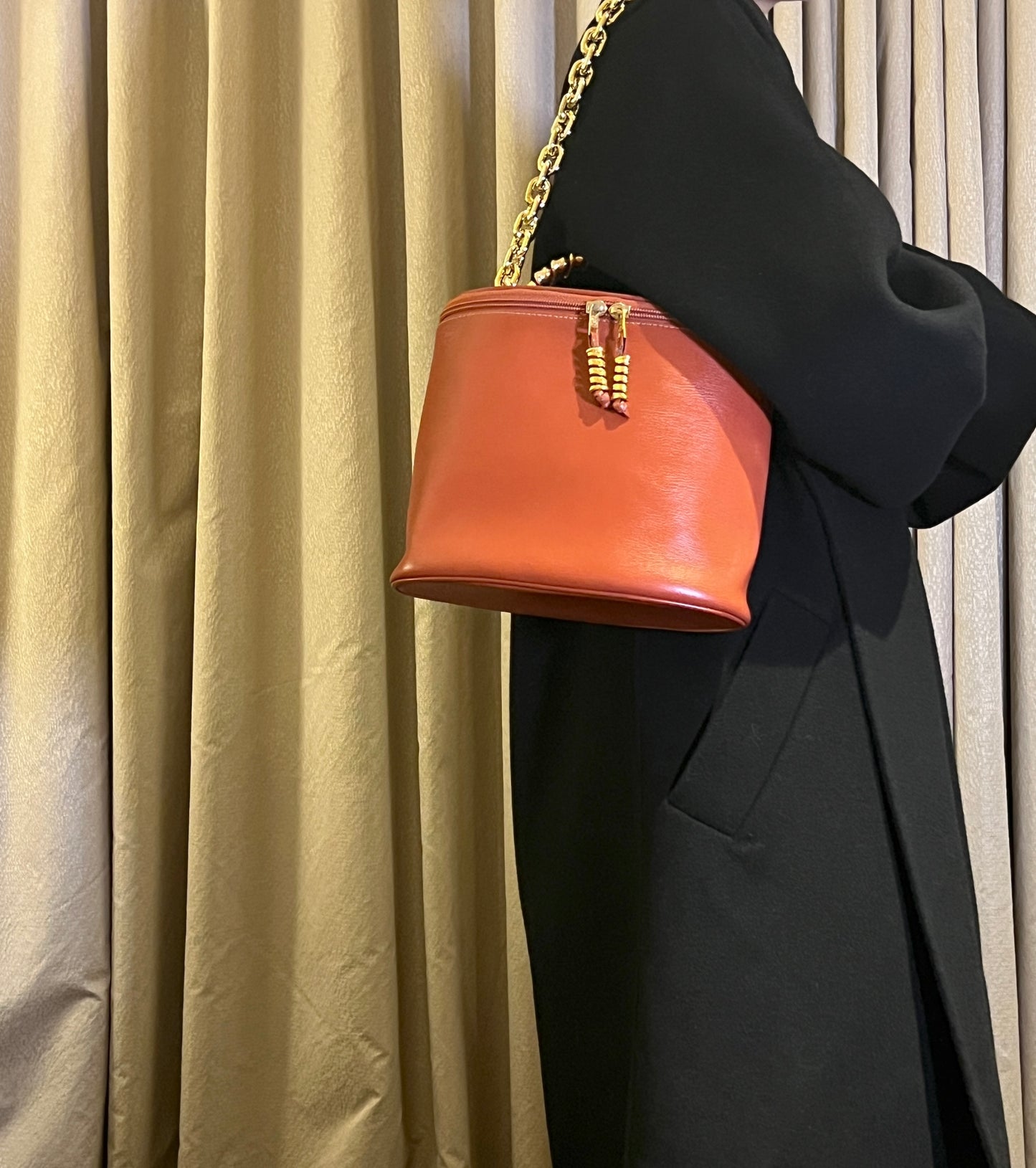 Loewe紅色橢圓蛇骨手提袋肩背包 送肩帶