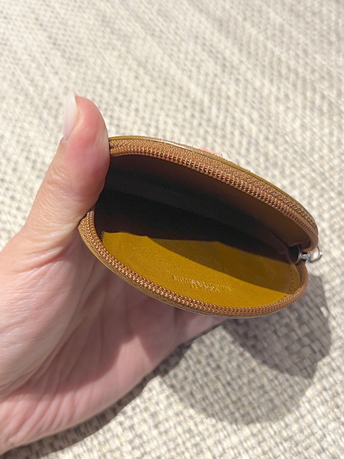Loewe啡色皮革猄皮圓形散子零錢包 原裝盒 保證書 日本中古二手