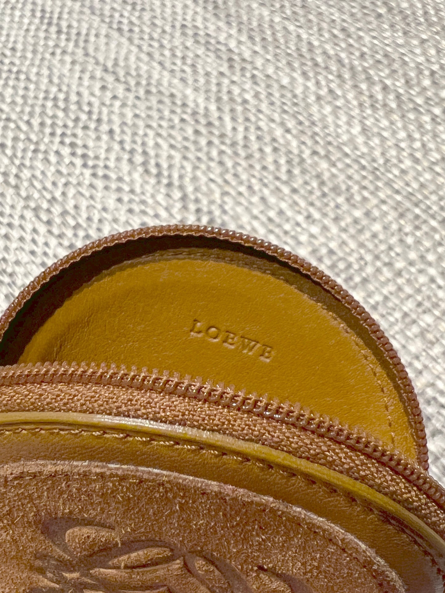 Loewe啡色皮革猄皮圓形散子零錢包 原裝盒 保證書 日本中古二手