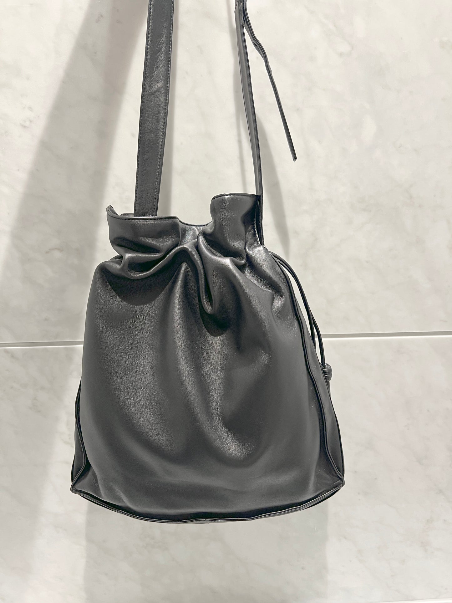 Loewe Flamenco黑色羊皮斜挎單肩束繩袋束口肩背包 日本中古美品