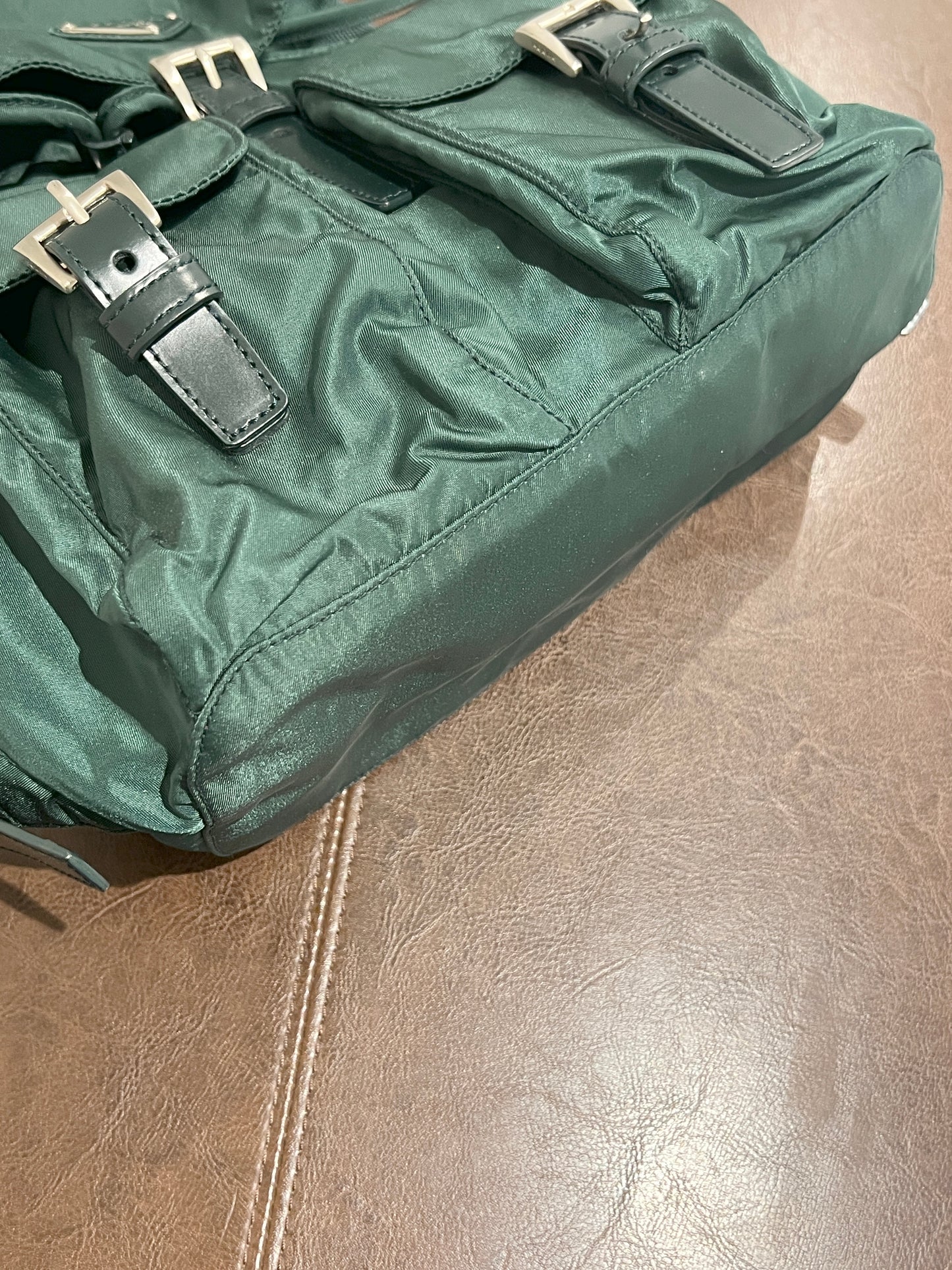 Prada綠色經典降落傘材質尼龍背包背囊 有保證卡