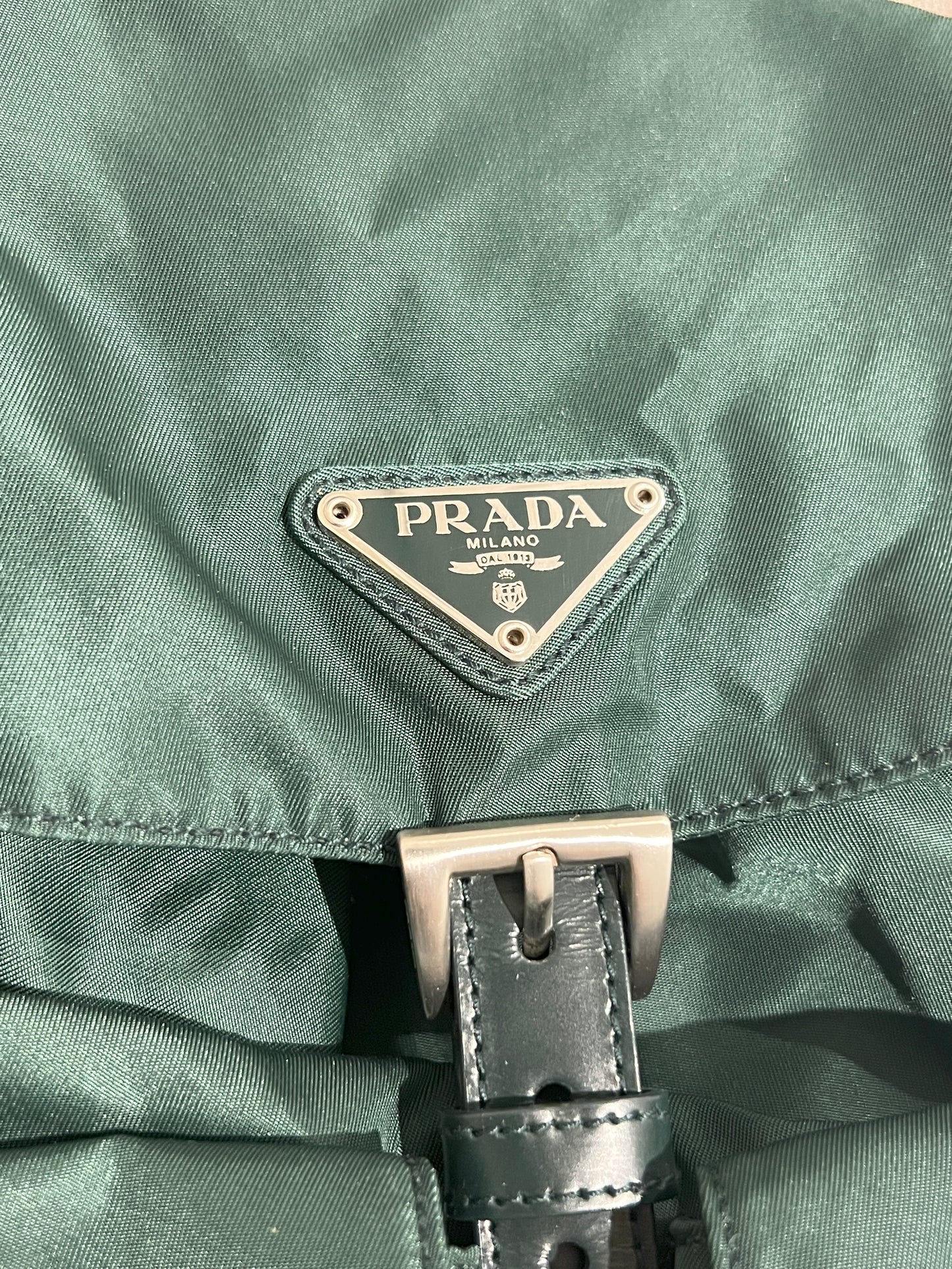 Prada綠色經典降落傘材質尼龍背包背囊 有保證卡
