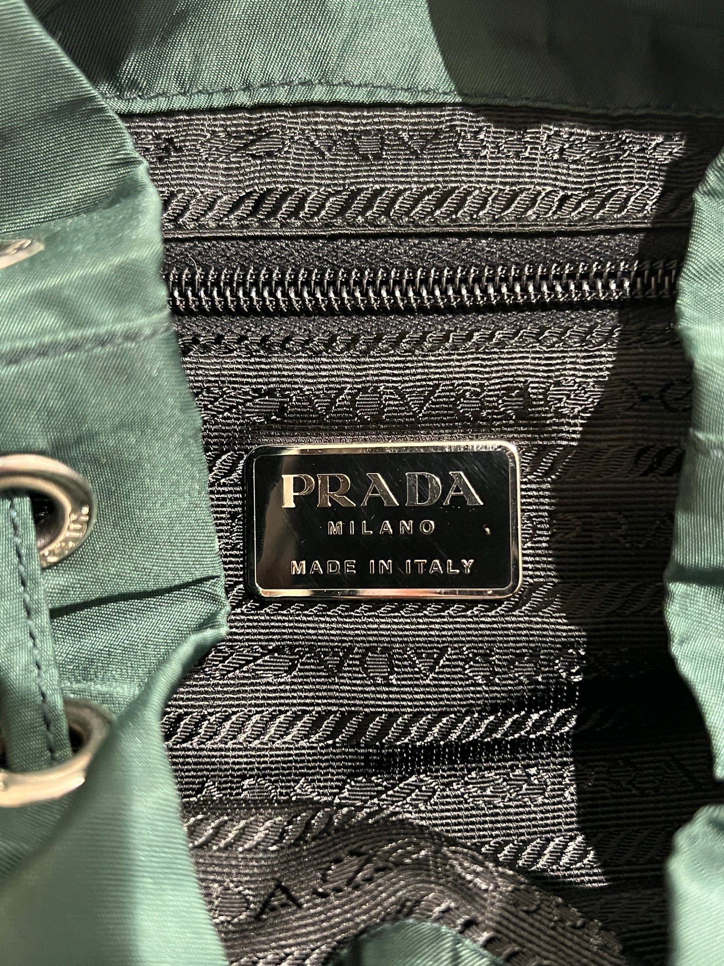 Prada綠色經典降落傘材質尼龍背包背囊 有保證卡