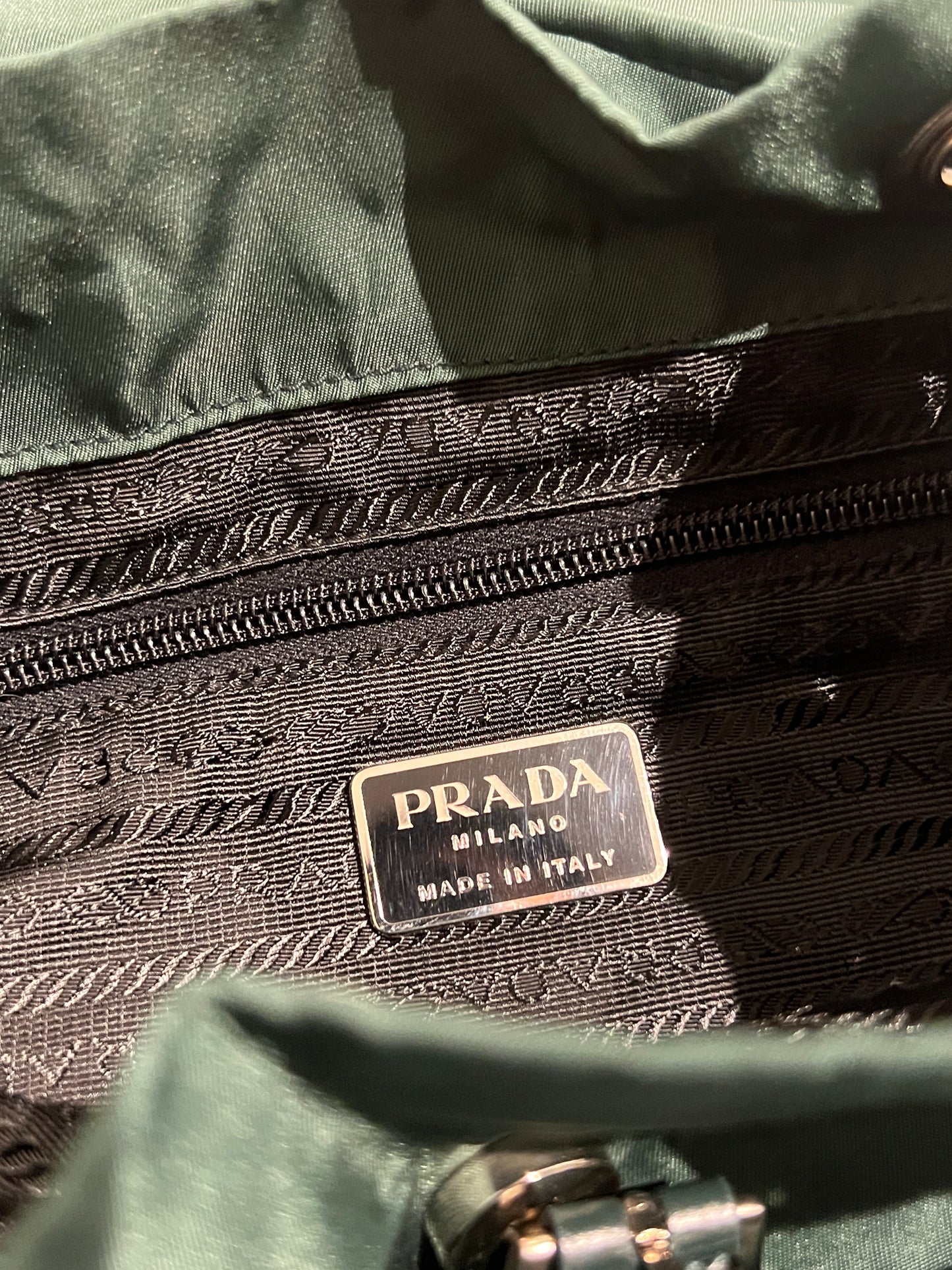 Prada綠色經典降落傘材質尼龍背包背囊 有保證卡
