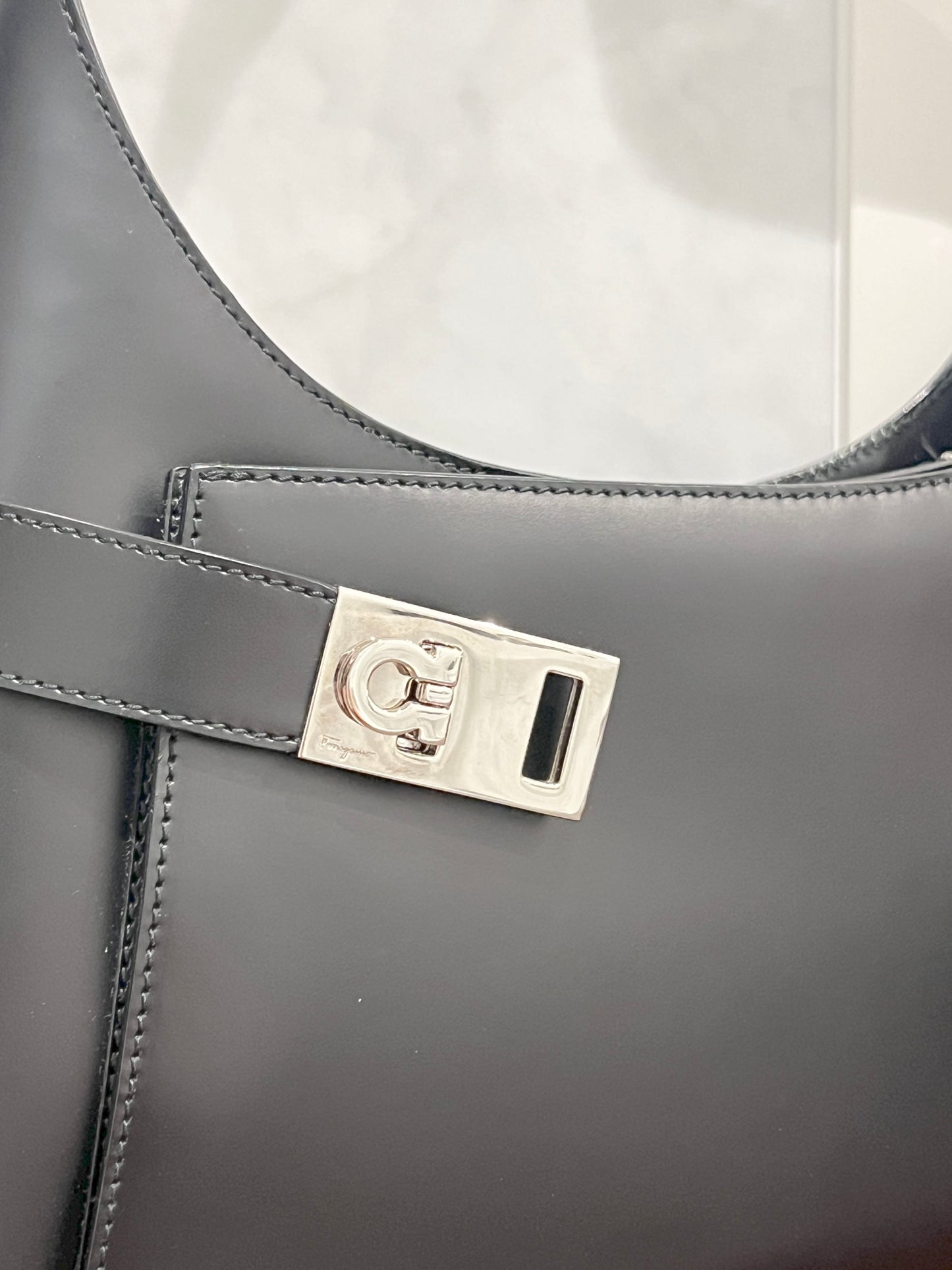 Ferragamo Gancini Buckle Bag 絕版氣質馬蹄扣手提肩背腋下包