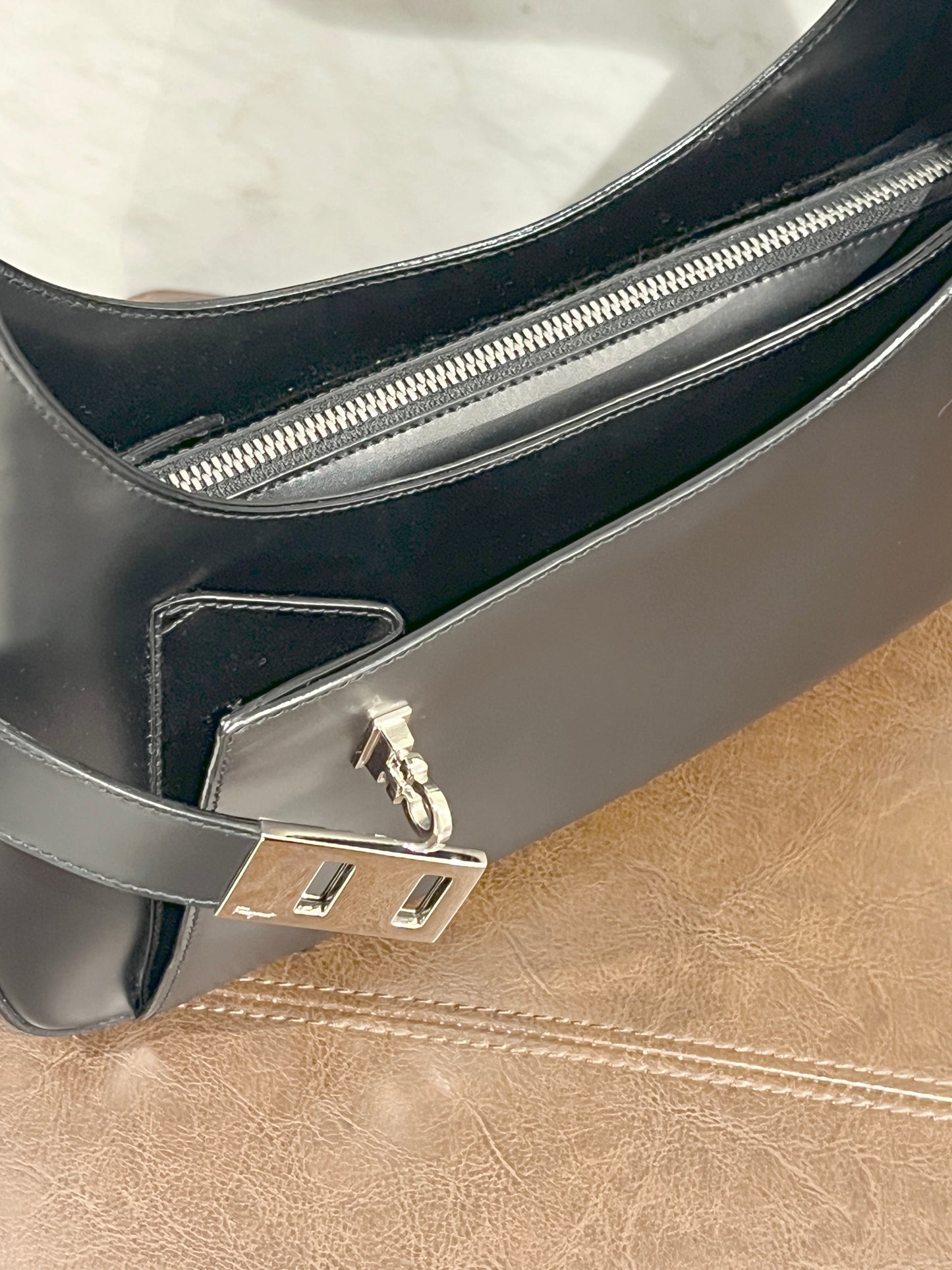 Ferragamo Gancini Buckle Bag 絕版氣質馬蹄扣手提肩背腋下包