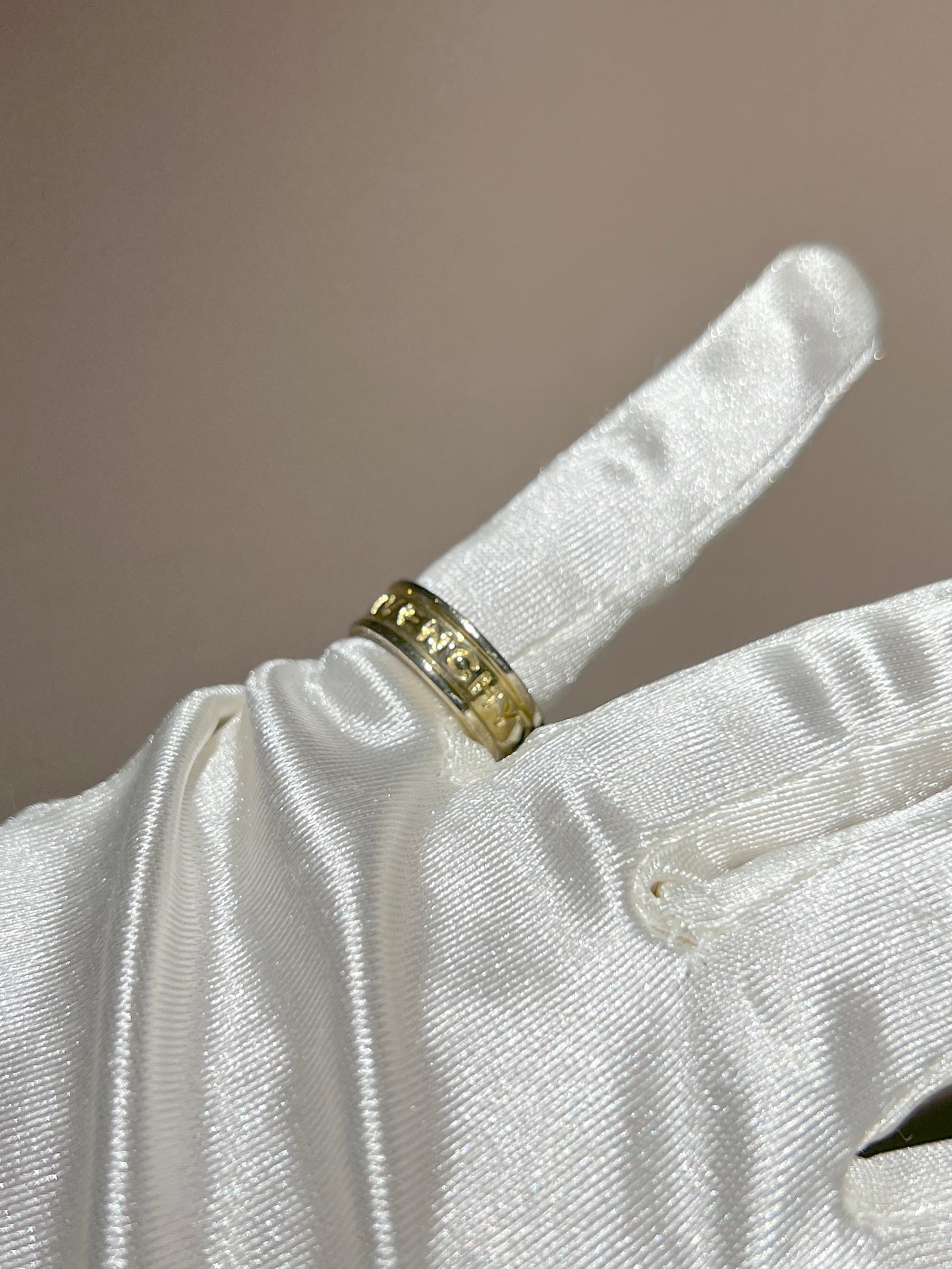 Givenchy Paris 中古金色壓字戒指 日本中古二手Vintage 絨面首飾盒