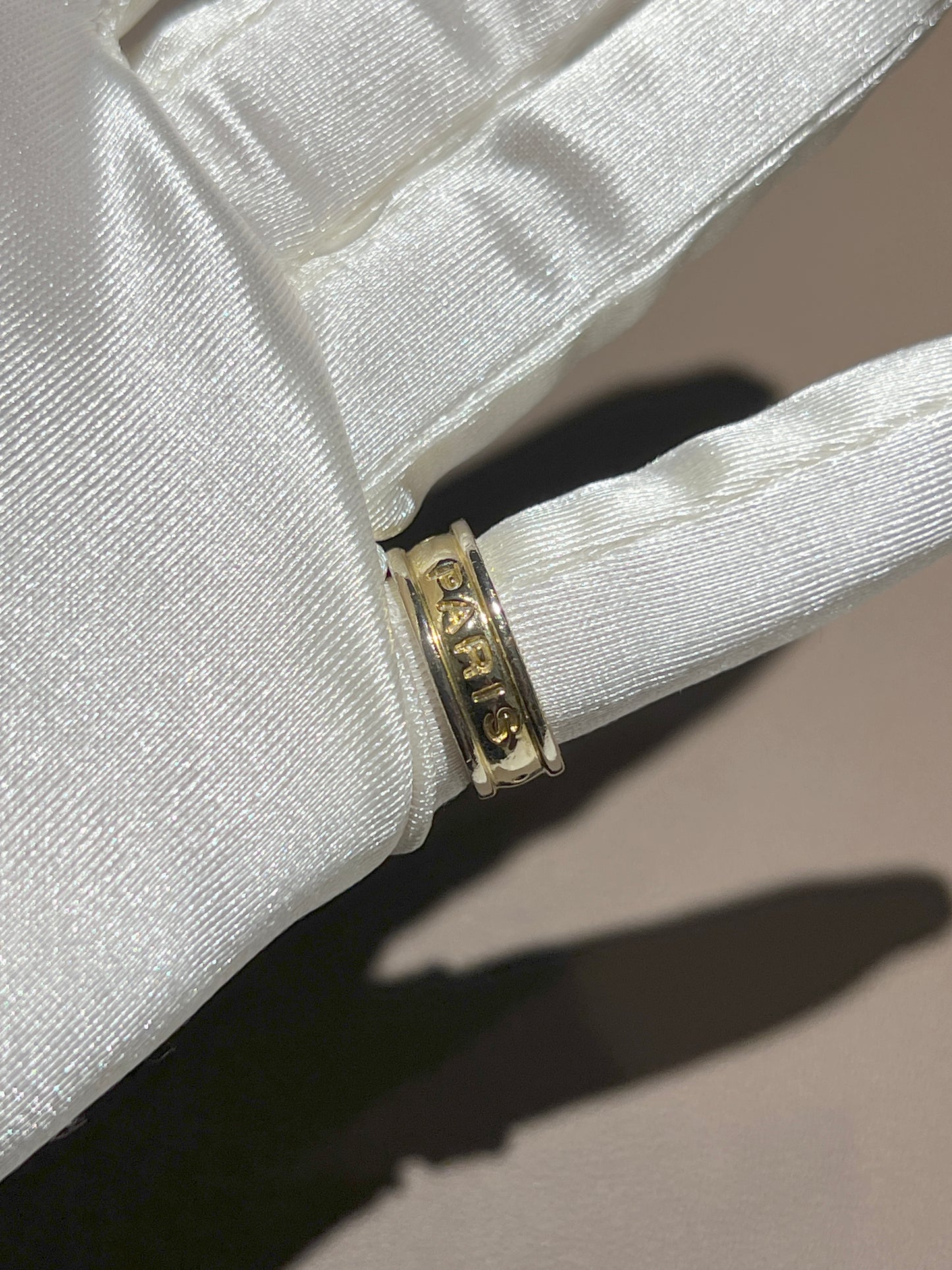 Givenchy Paris 中古金色壓字戒指 日本中古二手Vintage 絨面首飾盒