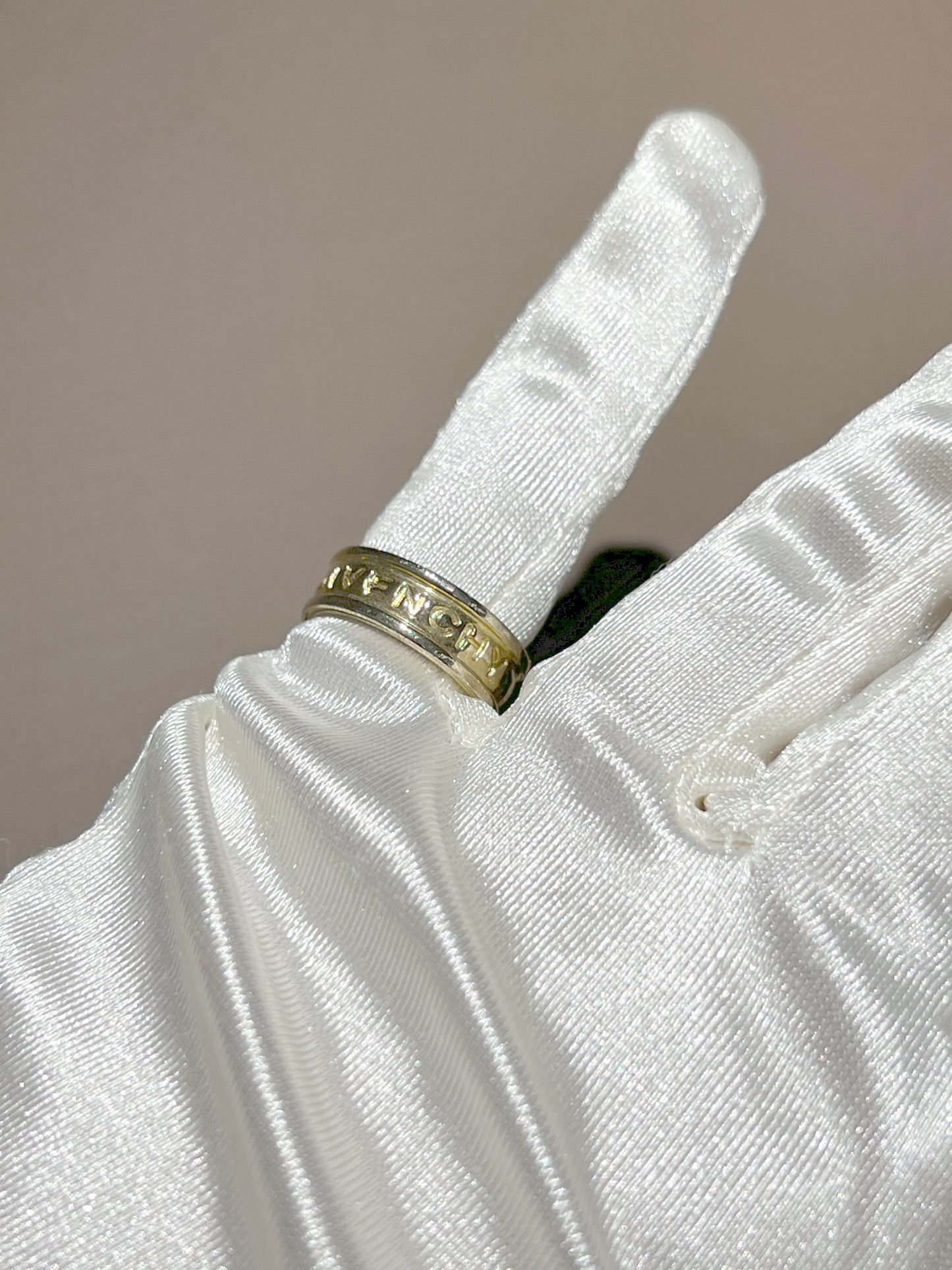 Givenchy Paris 中古金色壓字戒指 日本中古二手Vintage 絨面首飾盒