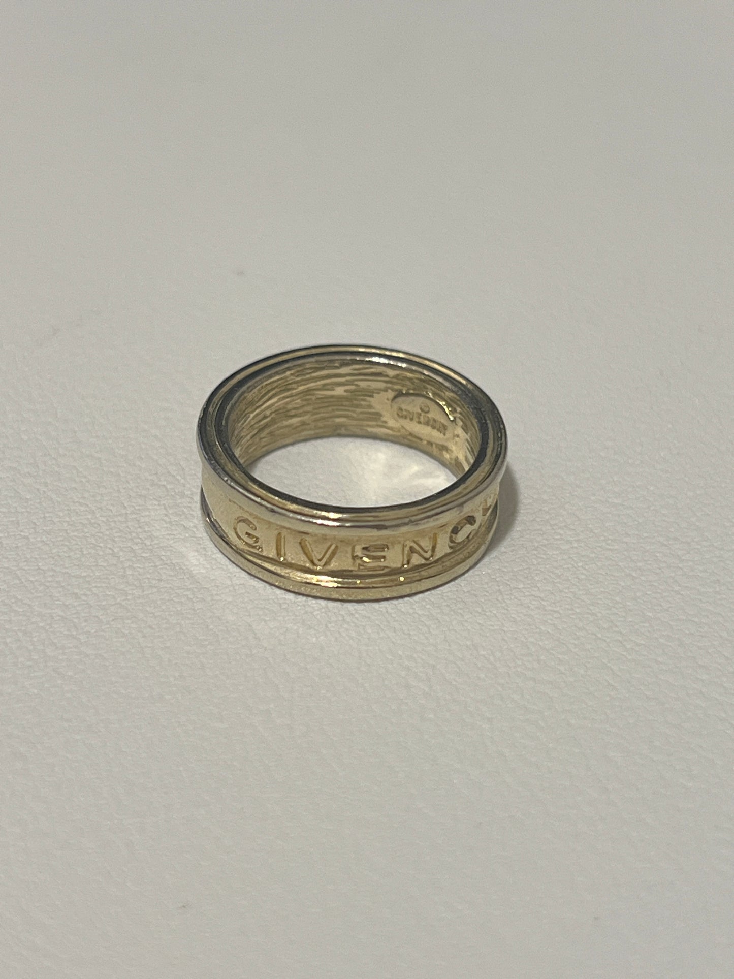 Givenchy Paris 中古金色壓字戒指 日本中古二手Vintage 絨面首飾盒