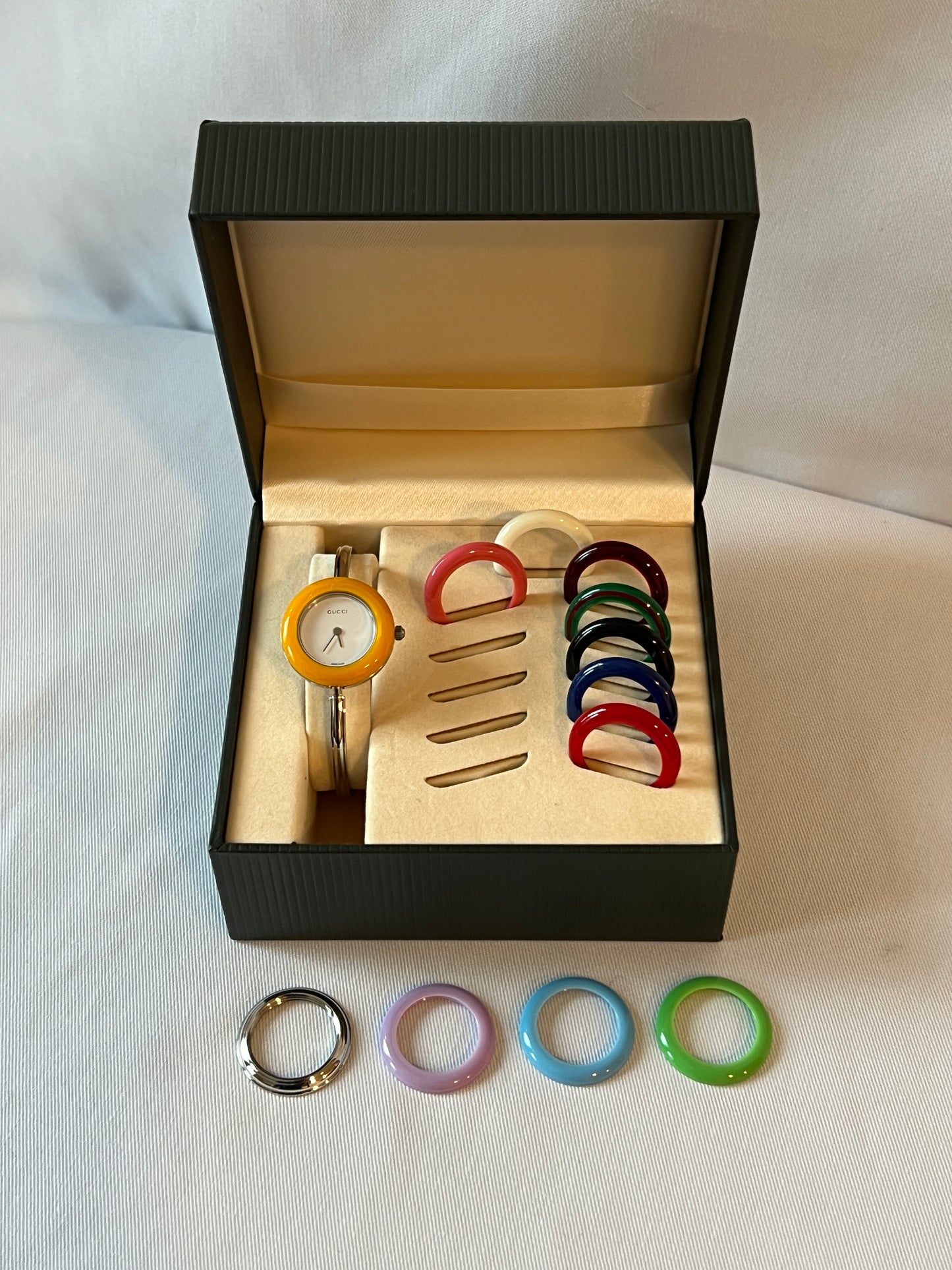 Gucci Bezel watch銀色中古手錶 12色外圈正常運作 盒保證卡書仔