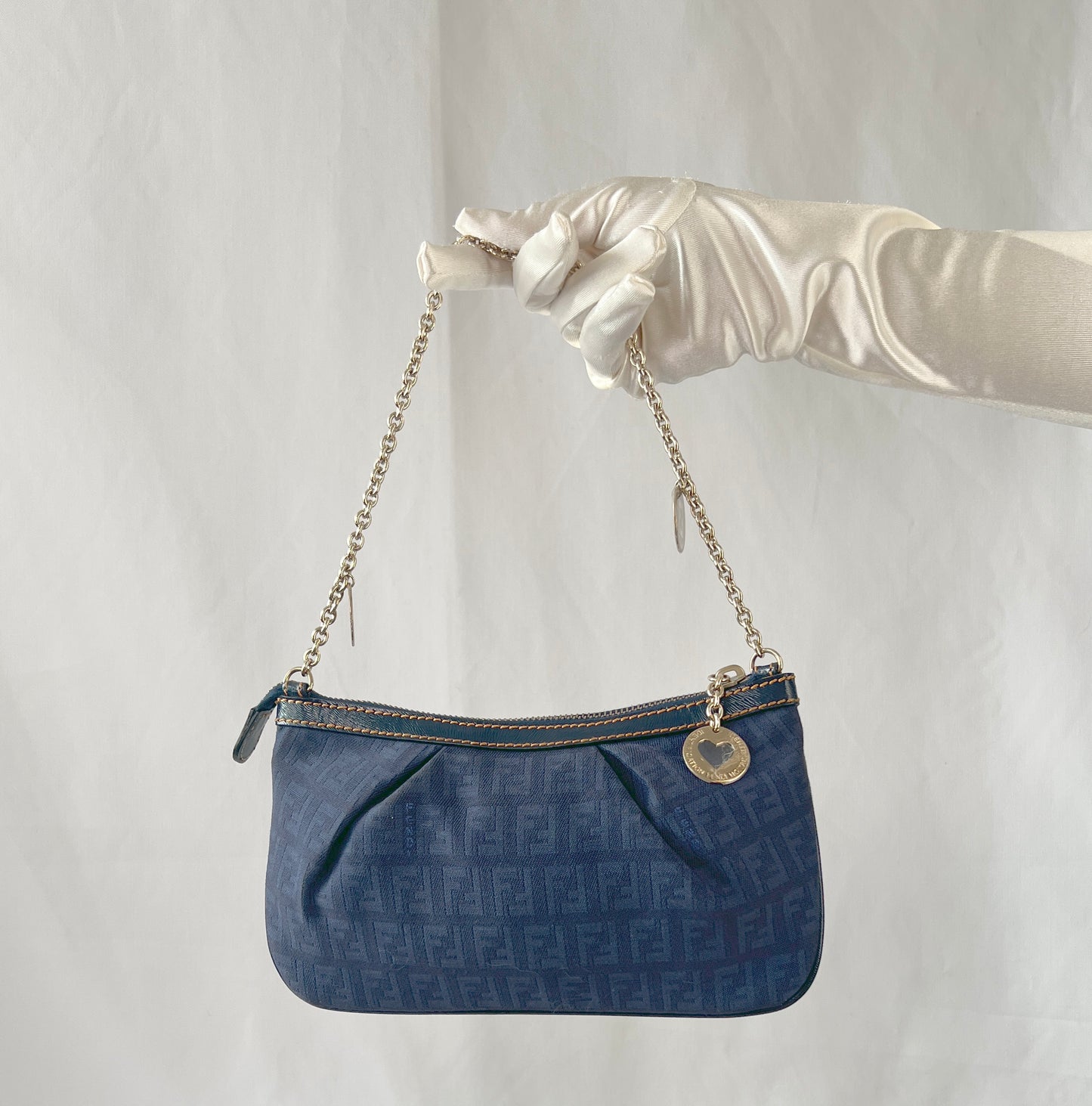 Fendi Zucca極美品深藍色老花心形星形吊飾手提袋 保證卡