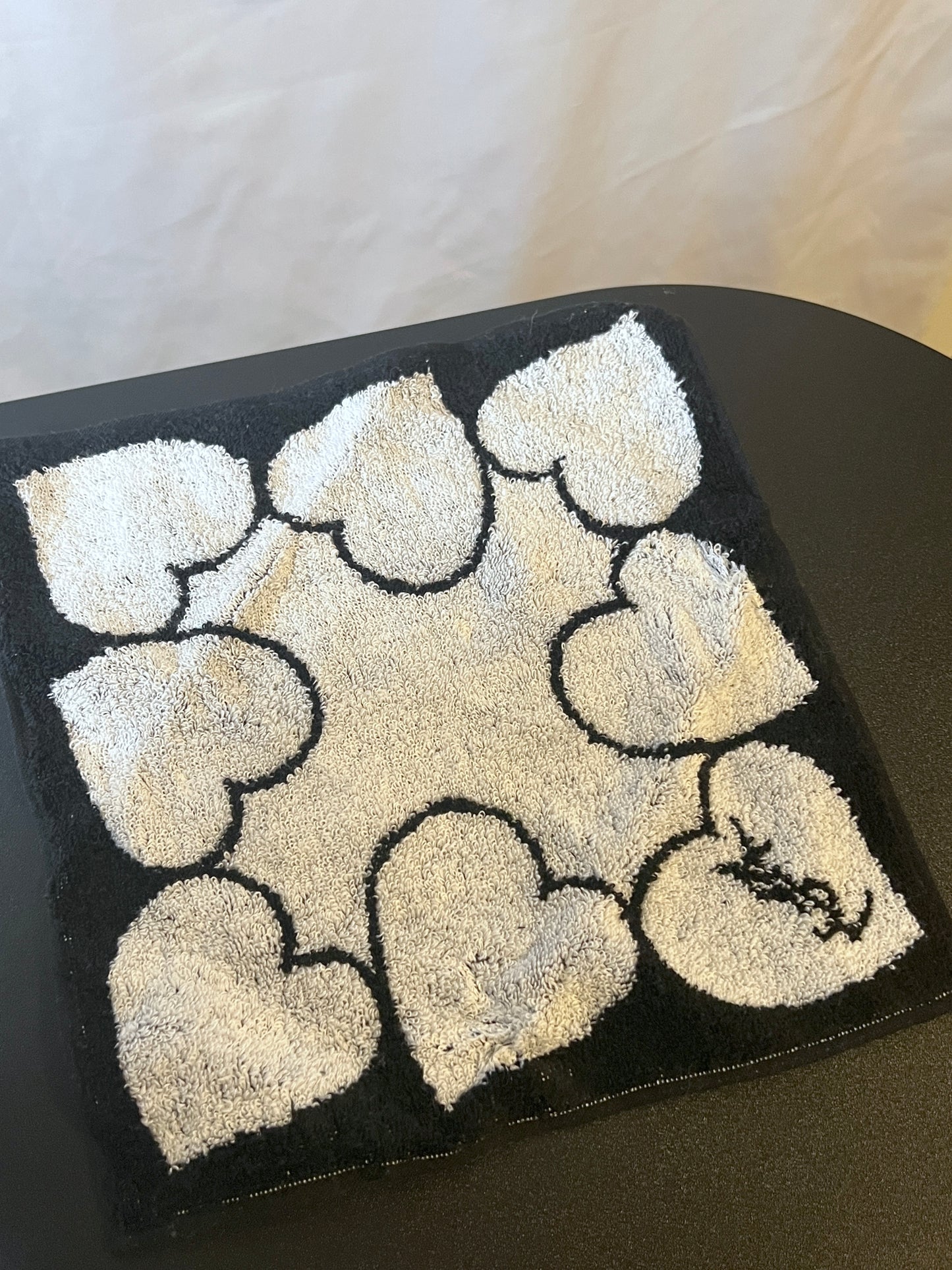 YSL心形黑色漆皮小包包有手挽鏈條 正方毛巾 全新未使用品 禮盒
