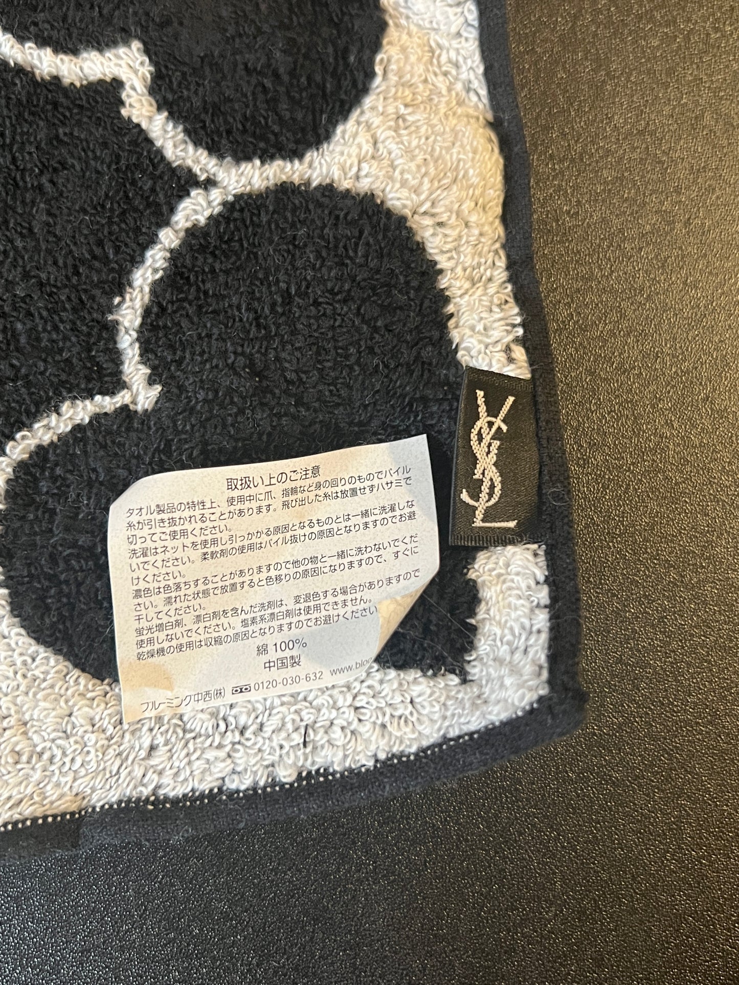 YSL心形黑色漆皮小包包有手挽鏈條 正方毛巾 全新未使用品 禮盒