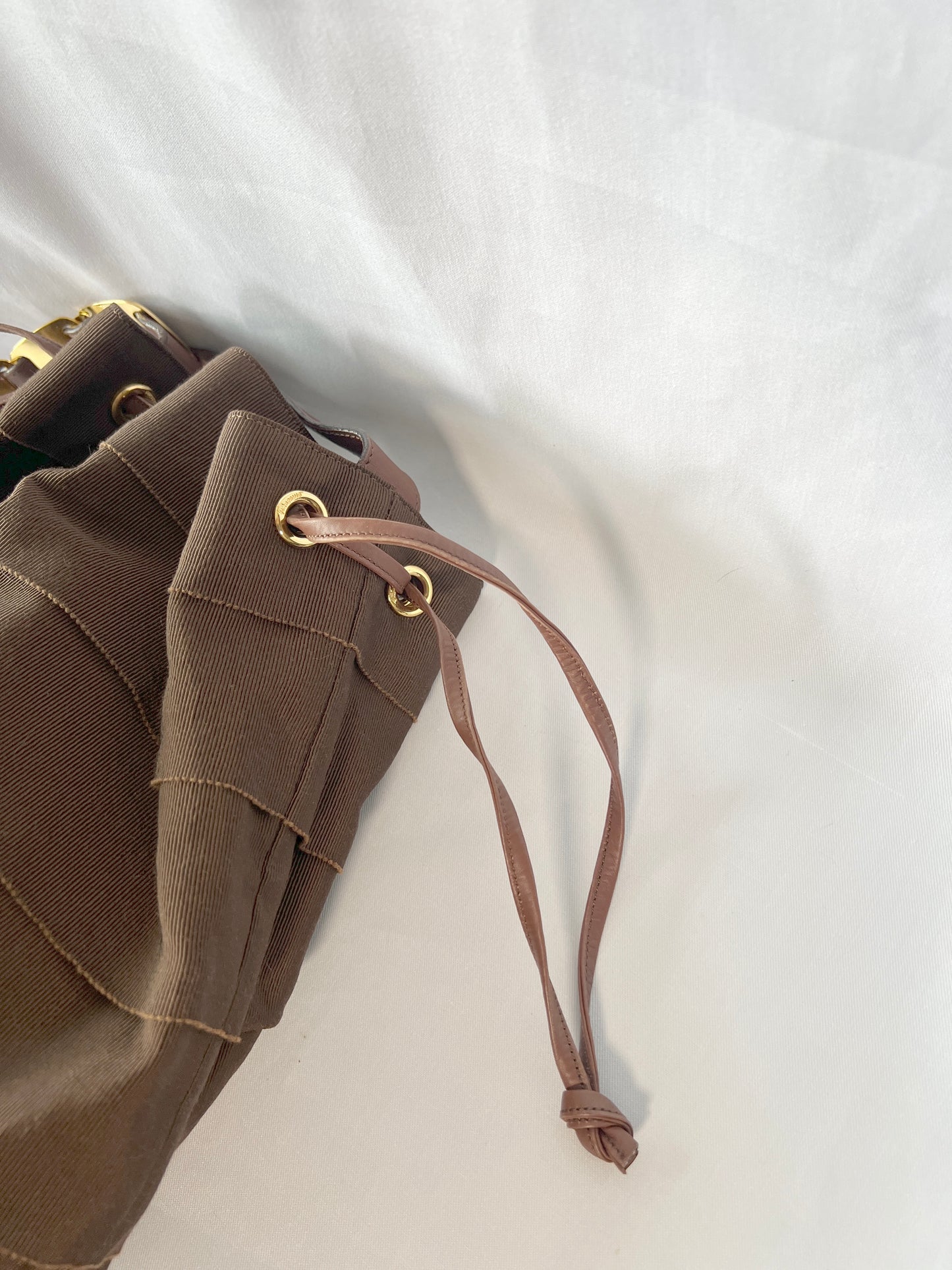 Ferragamo啡色水桶包 稀有金色金屬牌肩帶 側背斜揹肩背袋