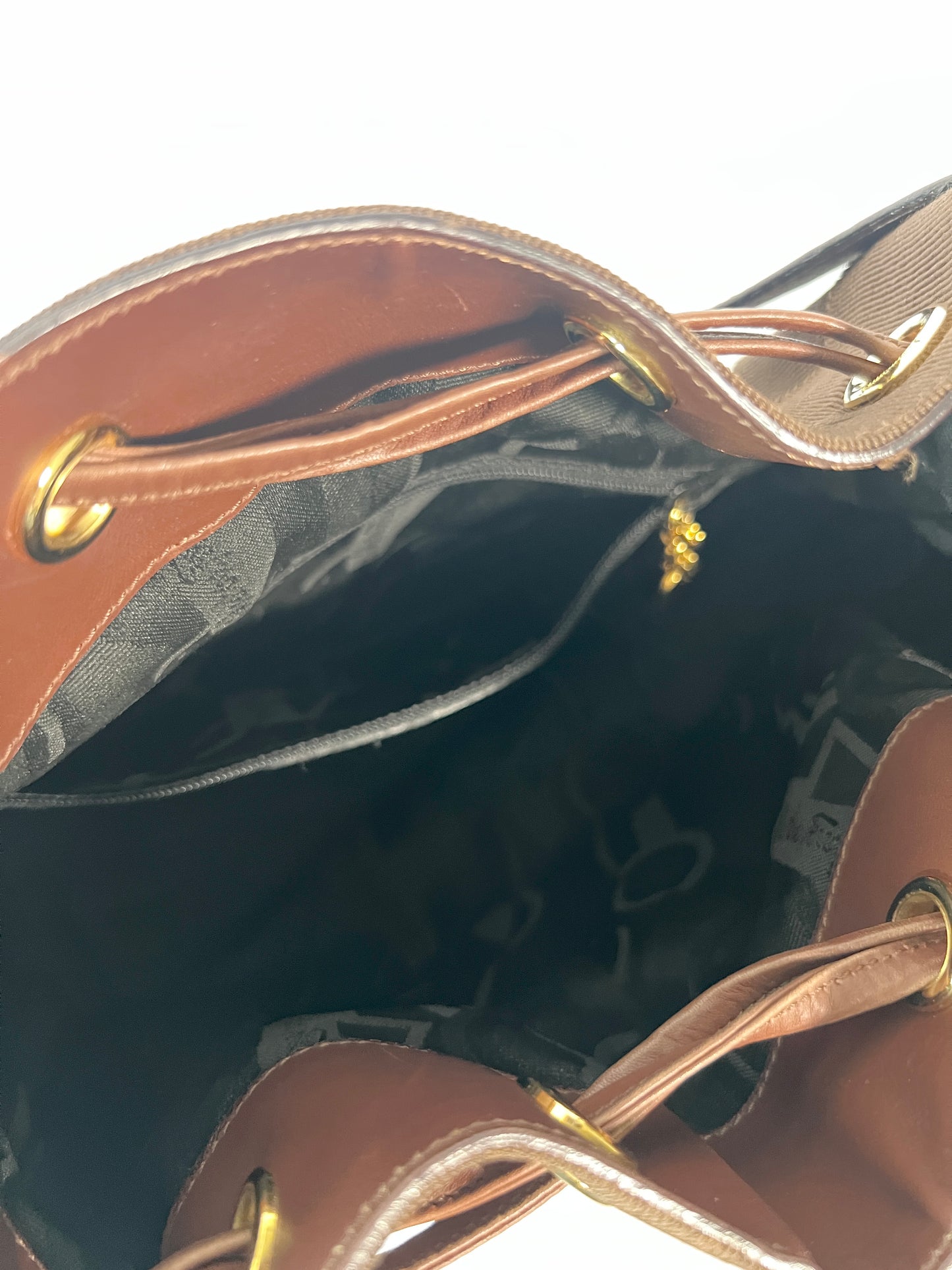 Ferragamo啡色水桶包 稀有金色金屬牌肩帶 側背斜揹肩背袋