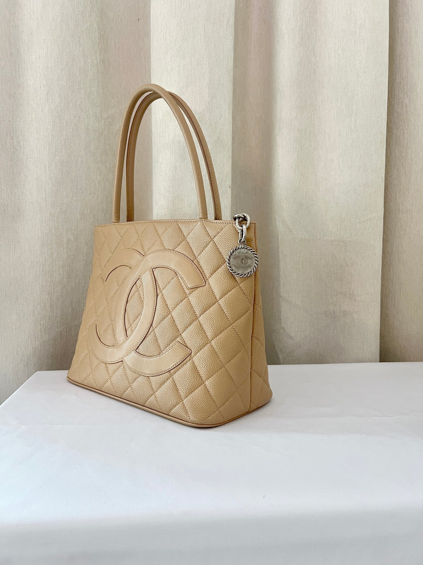 Chanel米色金幣托特包肩背包手提袋 有卡貼書仔 中古美品vintage