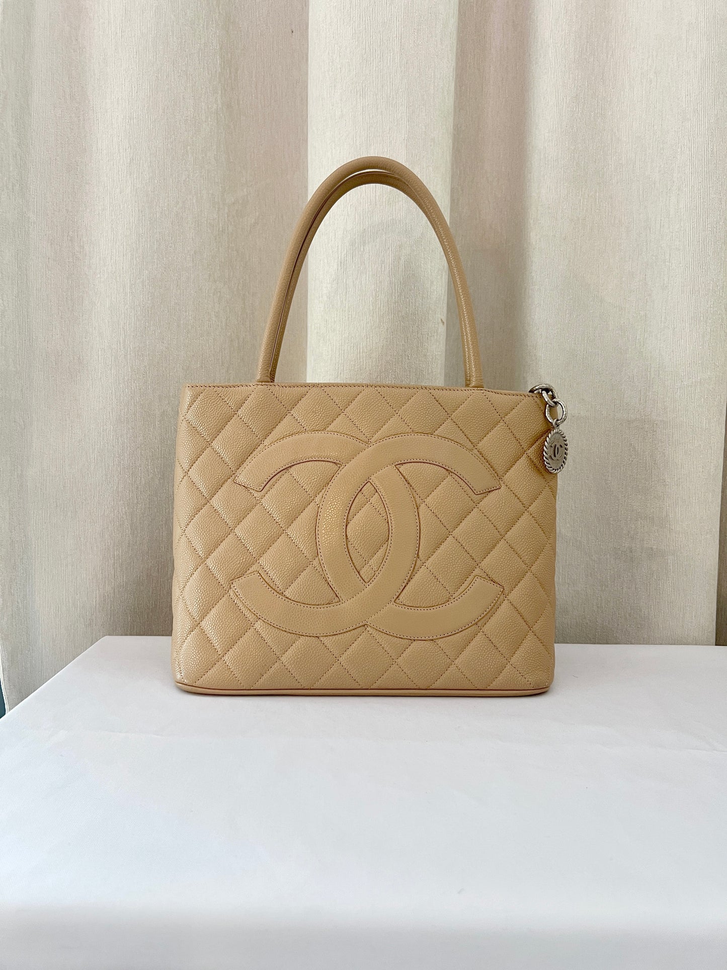 Chanel米色金幣托特包肩背包手提袋 有卡貼書仔 中古美品vintage