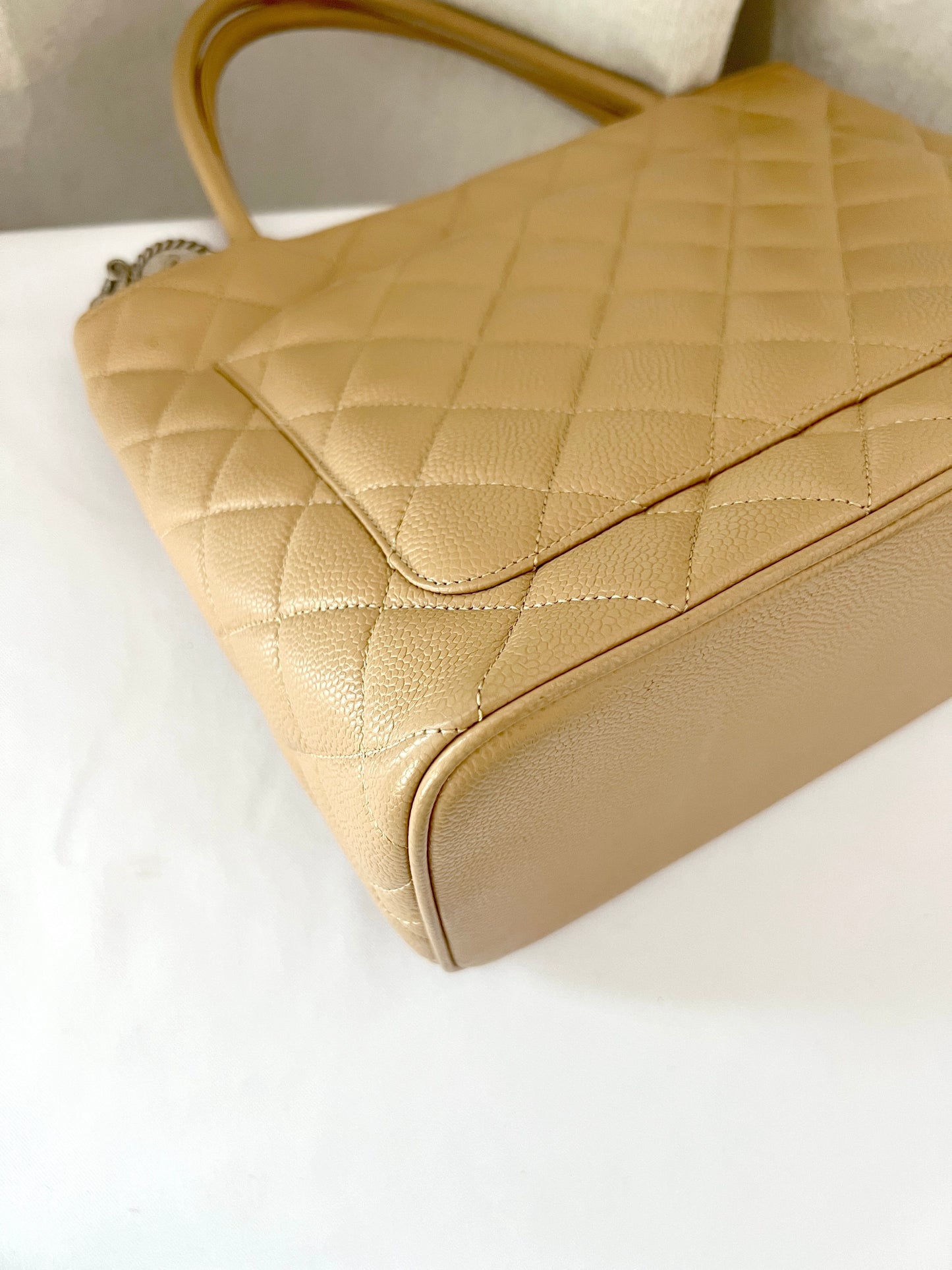 Chanel米色金幣托特包肩背包手提袋 有卡貼書仔 中古美品vintage