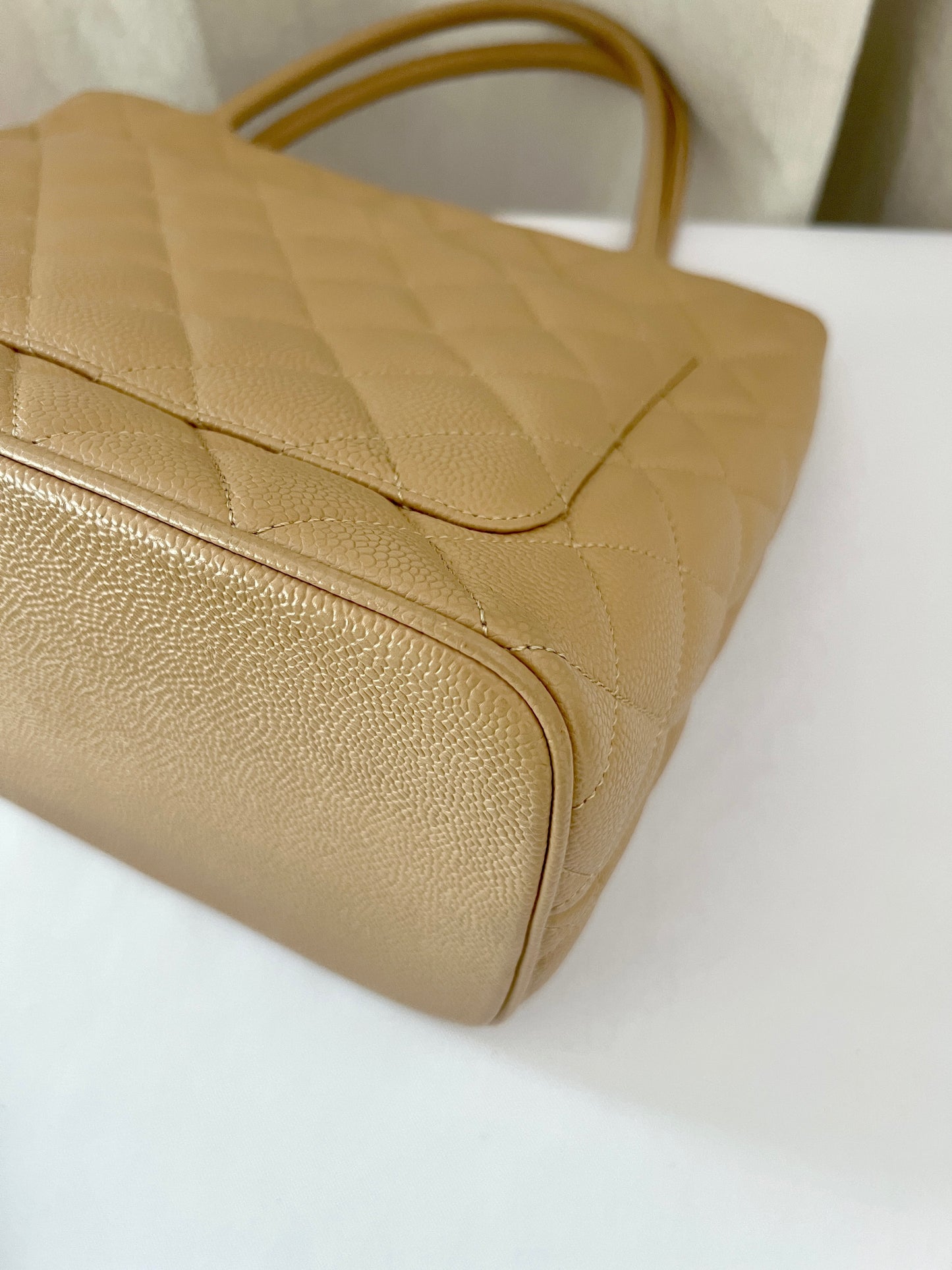 Chanel米色金幣托特包肩背包手提袋 有卡貼書仔 中古美品vintage