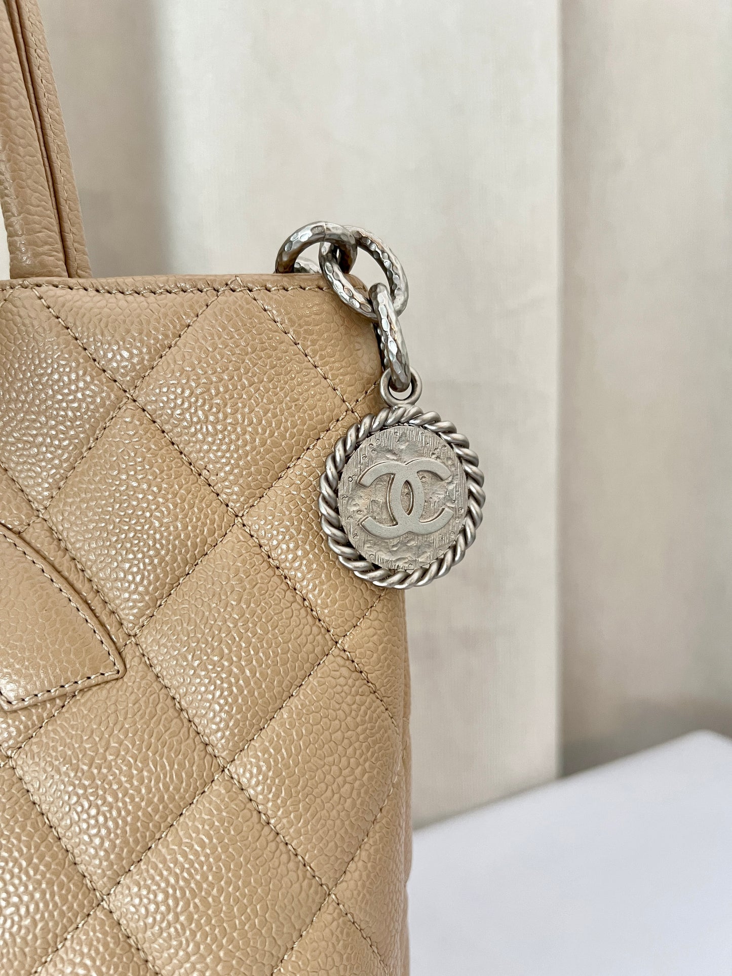 Chanel米色金幣托特包肩背包手提袋 有卡貼書仔 中古美品vintage