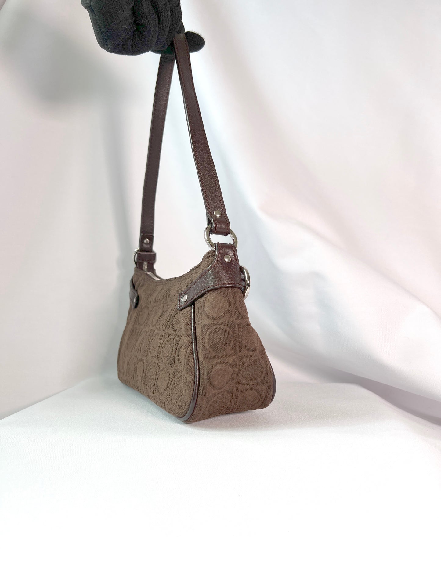 Ferragamo絕版啡色皮革肩帶馬蹄扣絨布腋下包