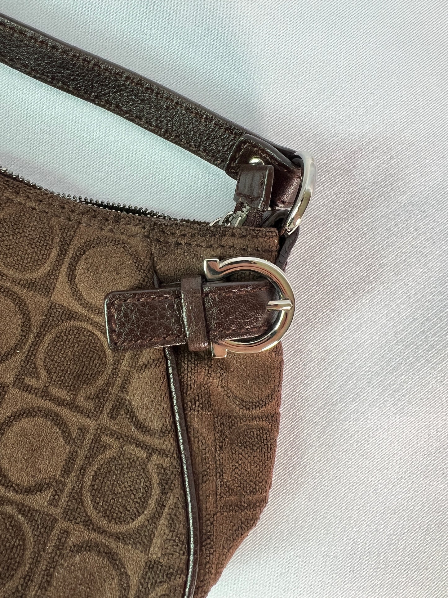 Ferragamo絕版啡色皮革肩帶馬蹄扣絨布腋下包