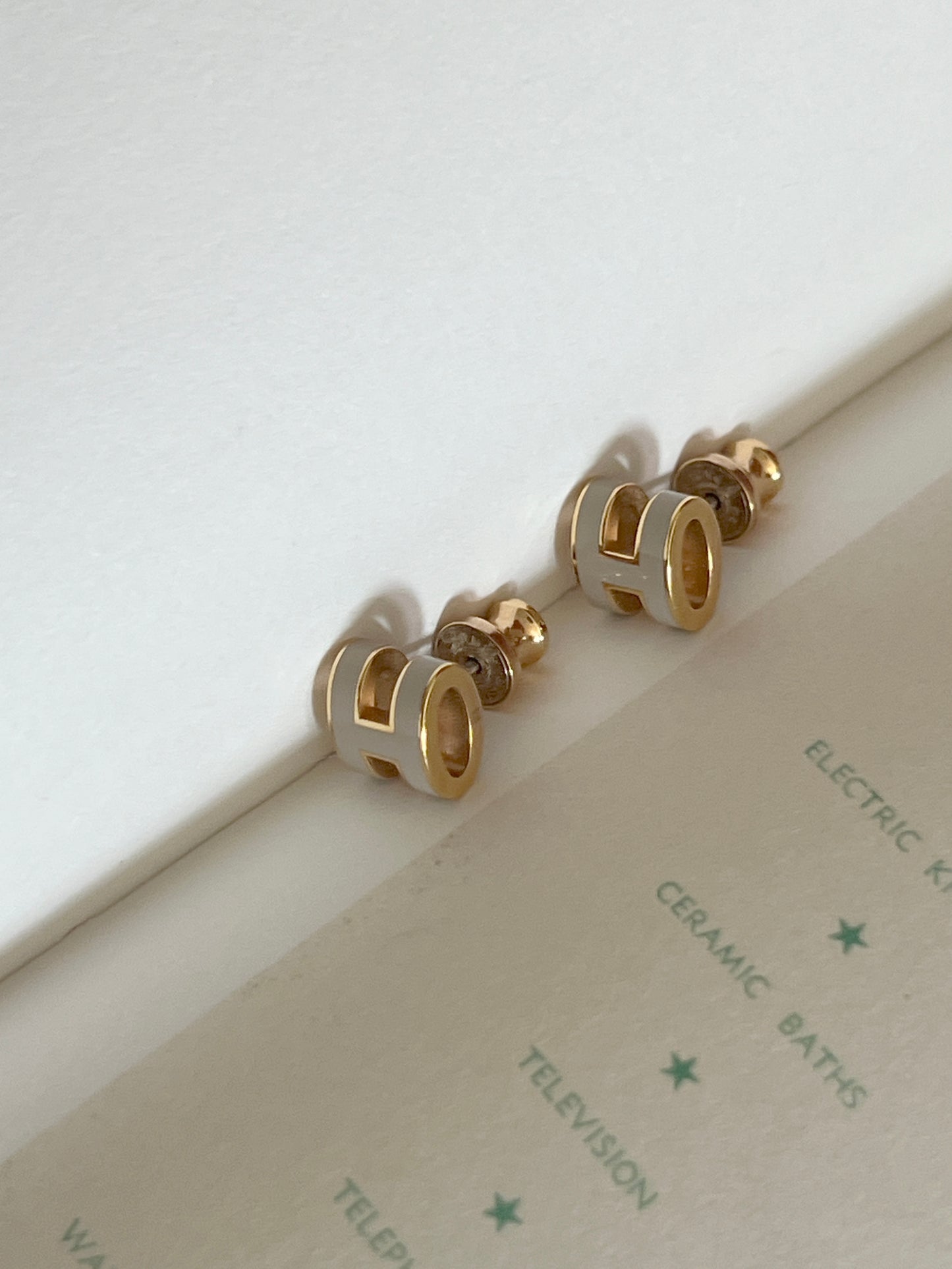 Hermes Mini Pop H earrings marron glacé 經典耳環 (品牌官方網站也是正在發售的)