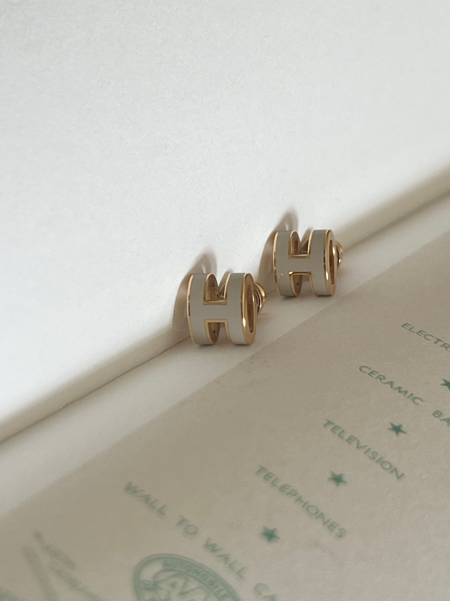 Hermes Mini Pop H earrings marron glacé 經典耳環 (品牌官方網站也是正在發售的)