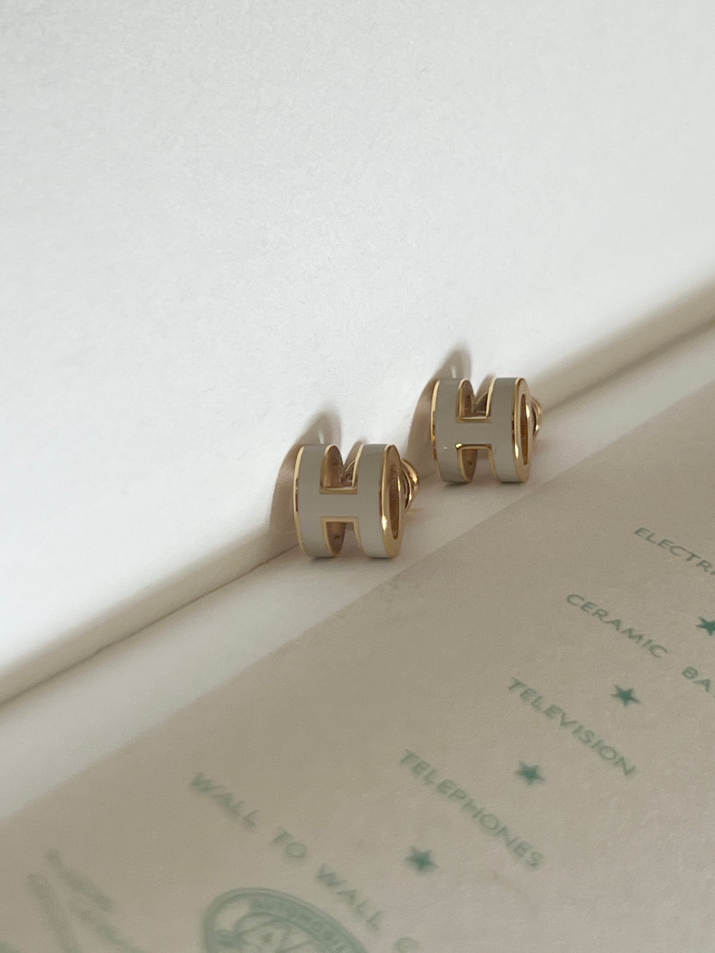 Hermes Mini Pop H earrings marron glacé 經典耳環 (品牌官方網站也是正在發售的)