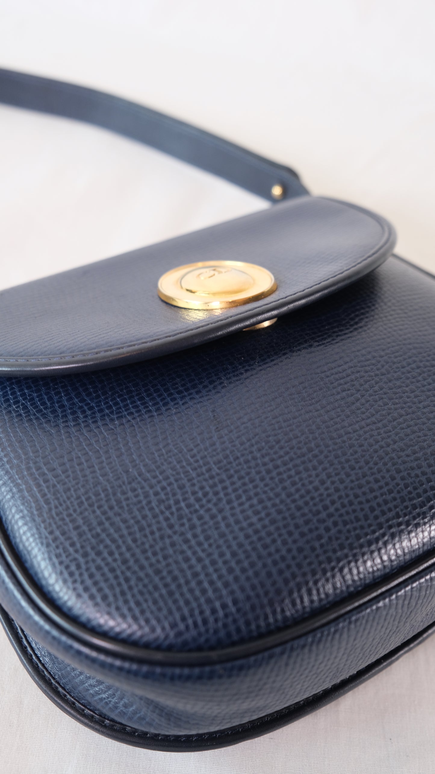 Dior navy shoulder bag 腋下包 手袋 肩帶可調較長度 The shoulder strap is adjustable 日本中古二手Vintage