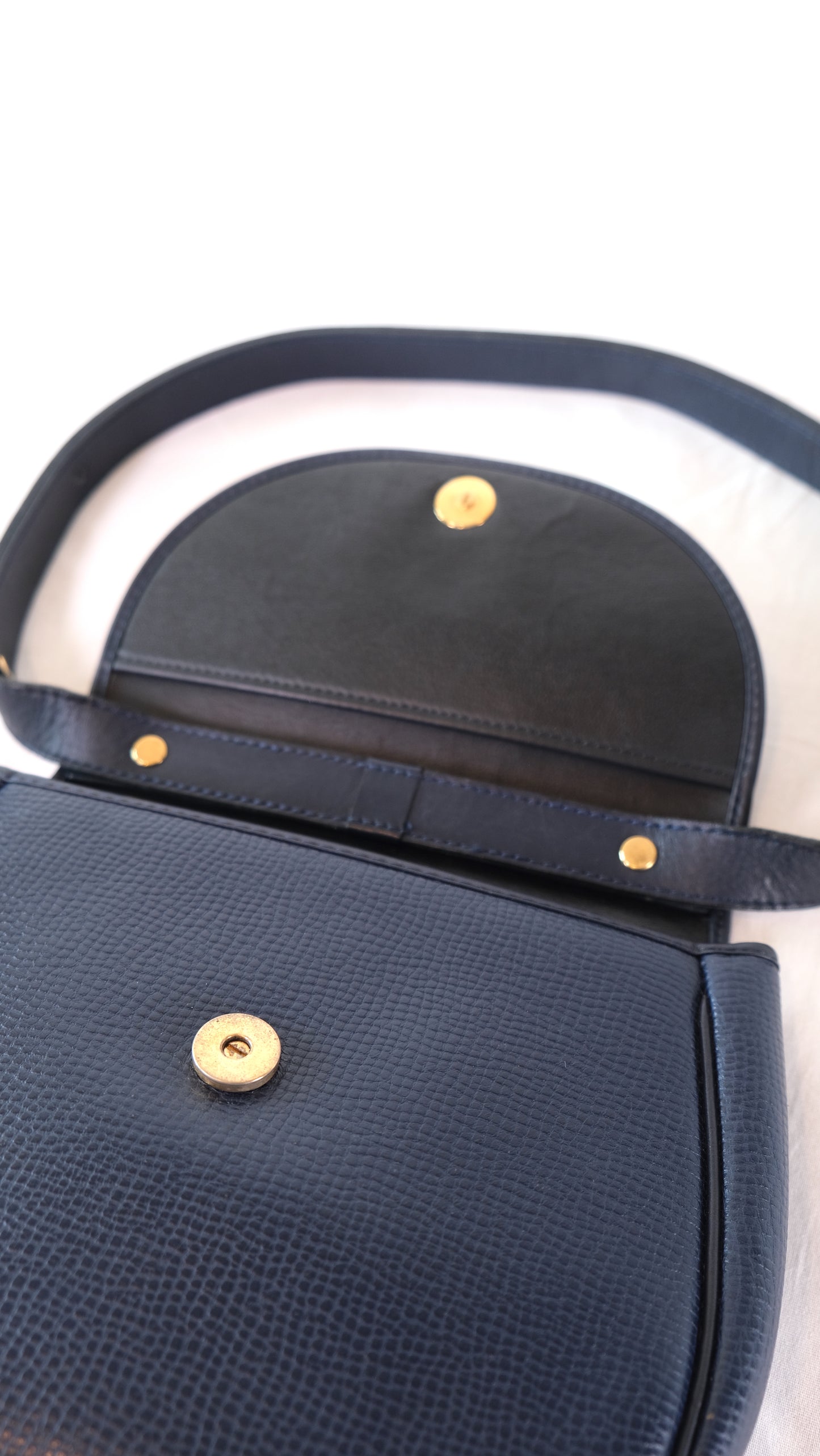 Dior navy shoulder bag 腋下包 手袋 肩帶可調較長度 The shoulder strap is adjustable 日本中古二手Vintage