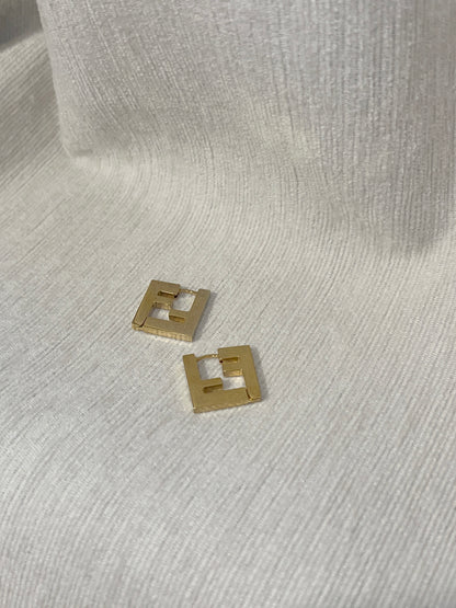 Fendi金色FF logo經典耳環 官網有售 Fendi金色FF 原裝包裝盒