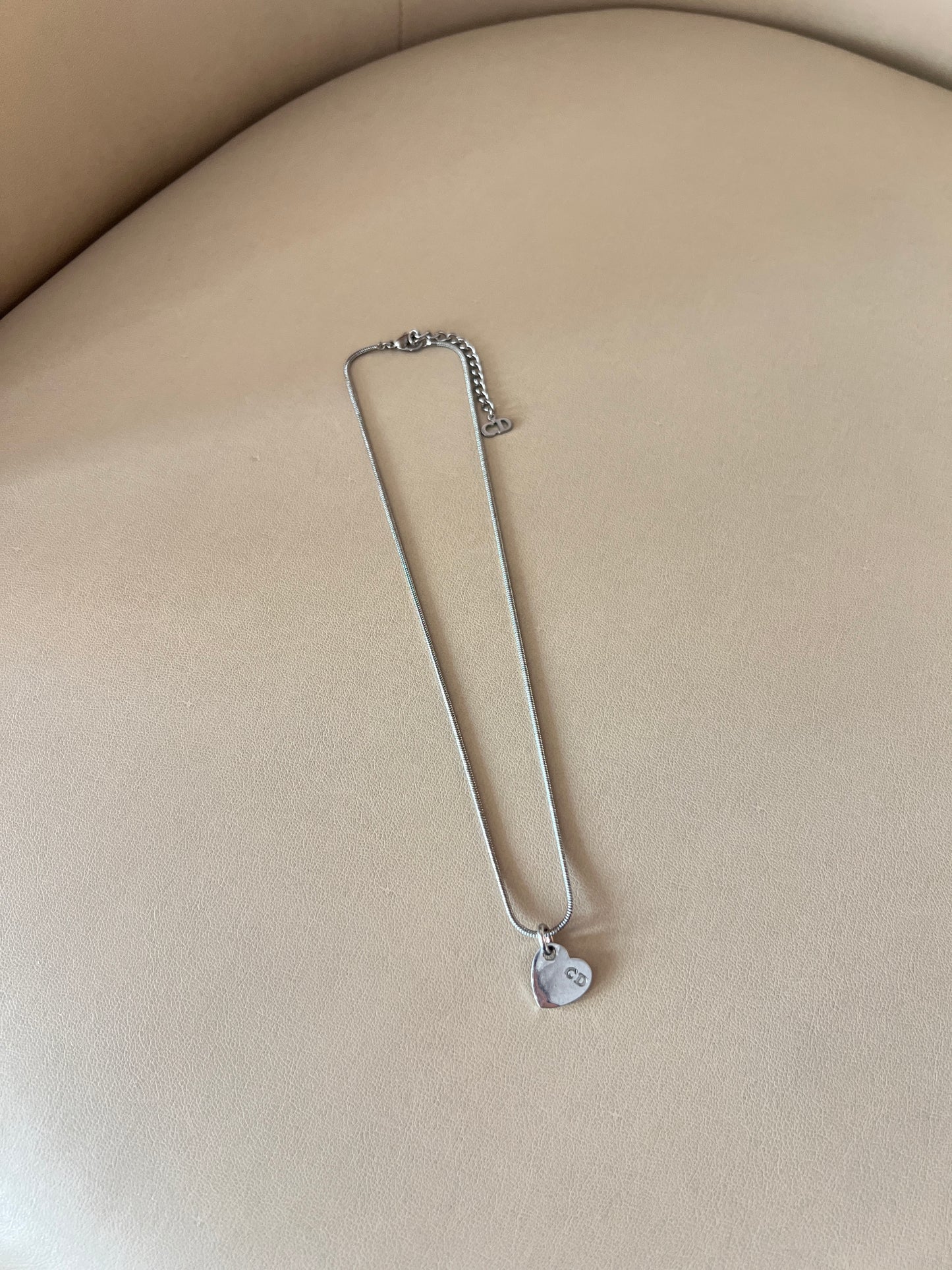 Dior銀色心形蛇骨頸鏈 / Dior Heart CD Logo Necklace