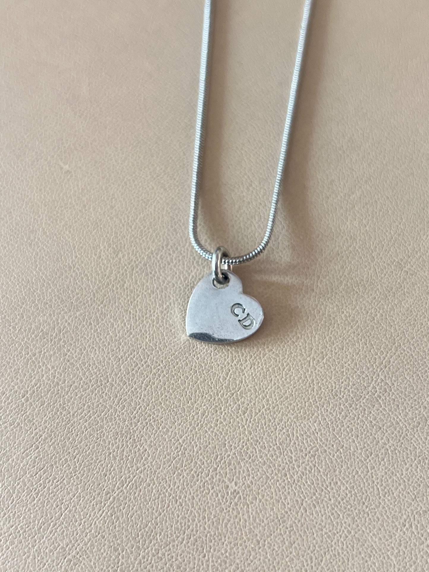 Dior銀色心形蛇骨頸鏈 / Dior Heart CD Logo Necklace