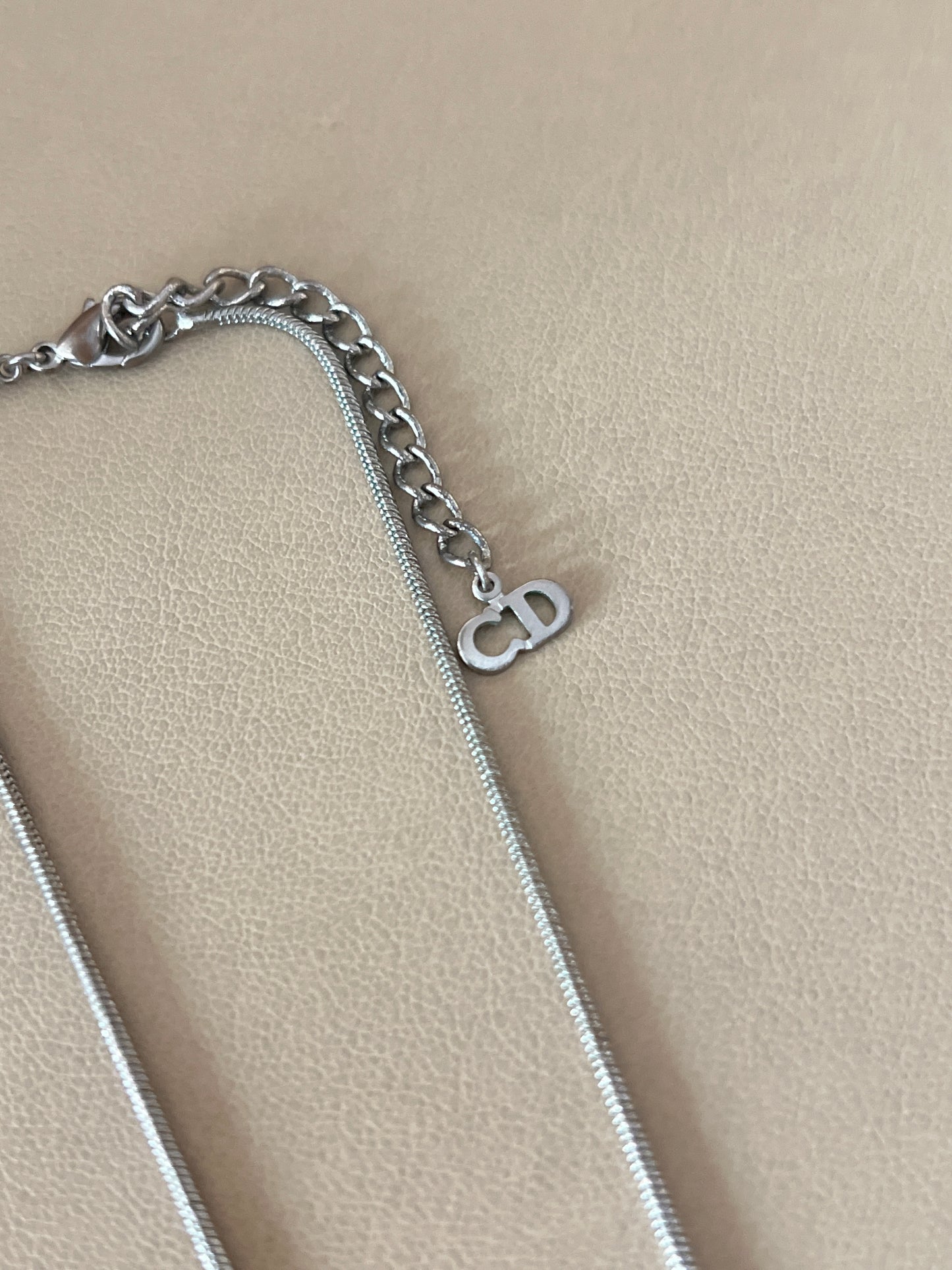 Dior銀色心形蛇骨頸鏈 / Dior Heart CD Logo Necklace