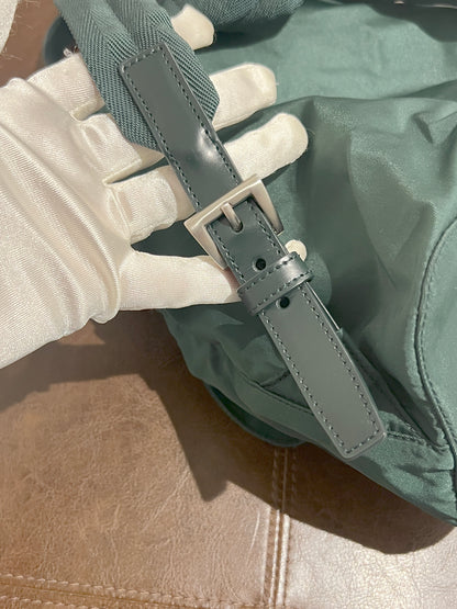 Prada綠色經典降落傘材質尼龍背包背囊 有保證卡